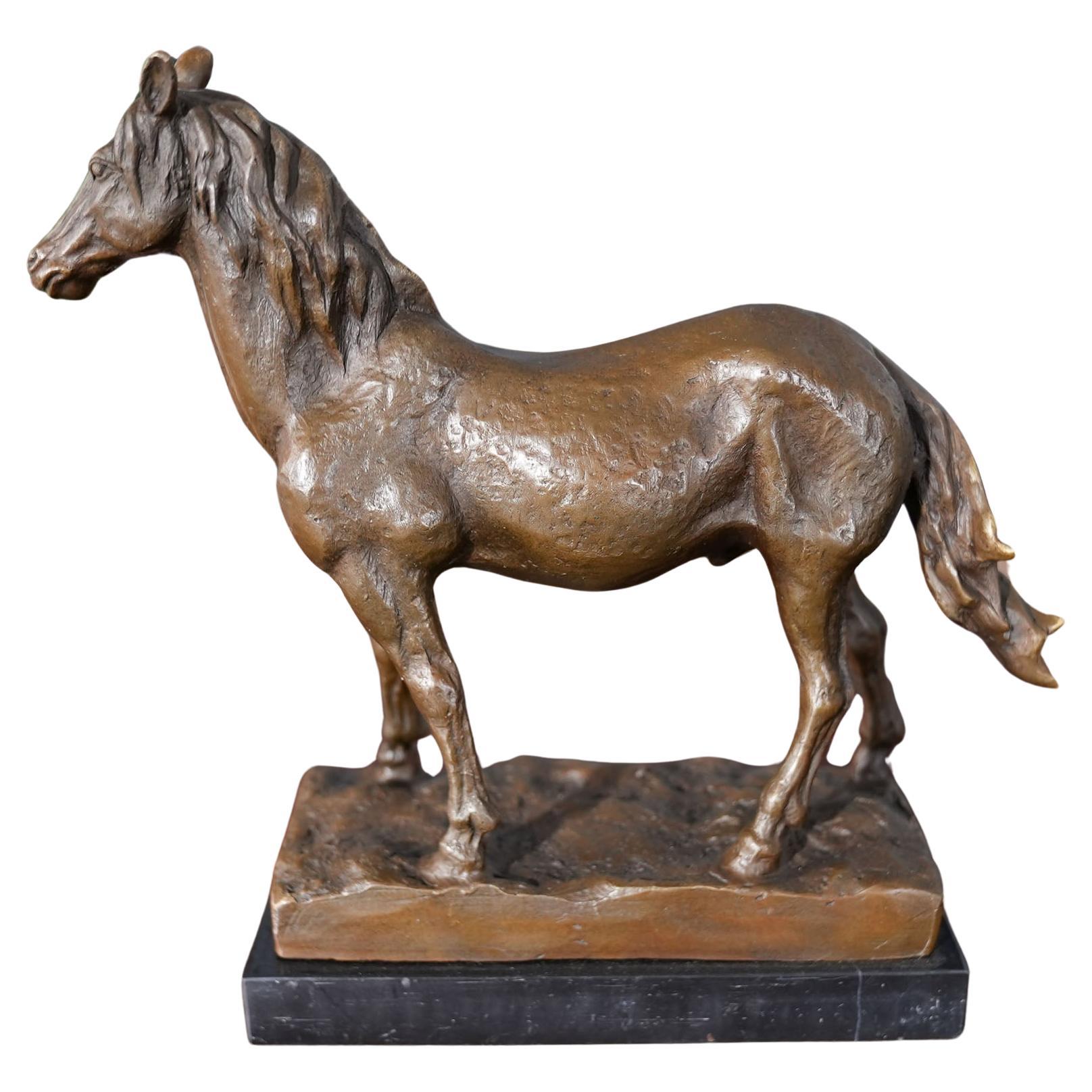 Pferd aus Bronze auf Marmorsockel