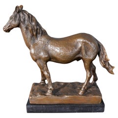 Horse en bronze sur base en marbre