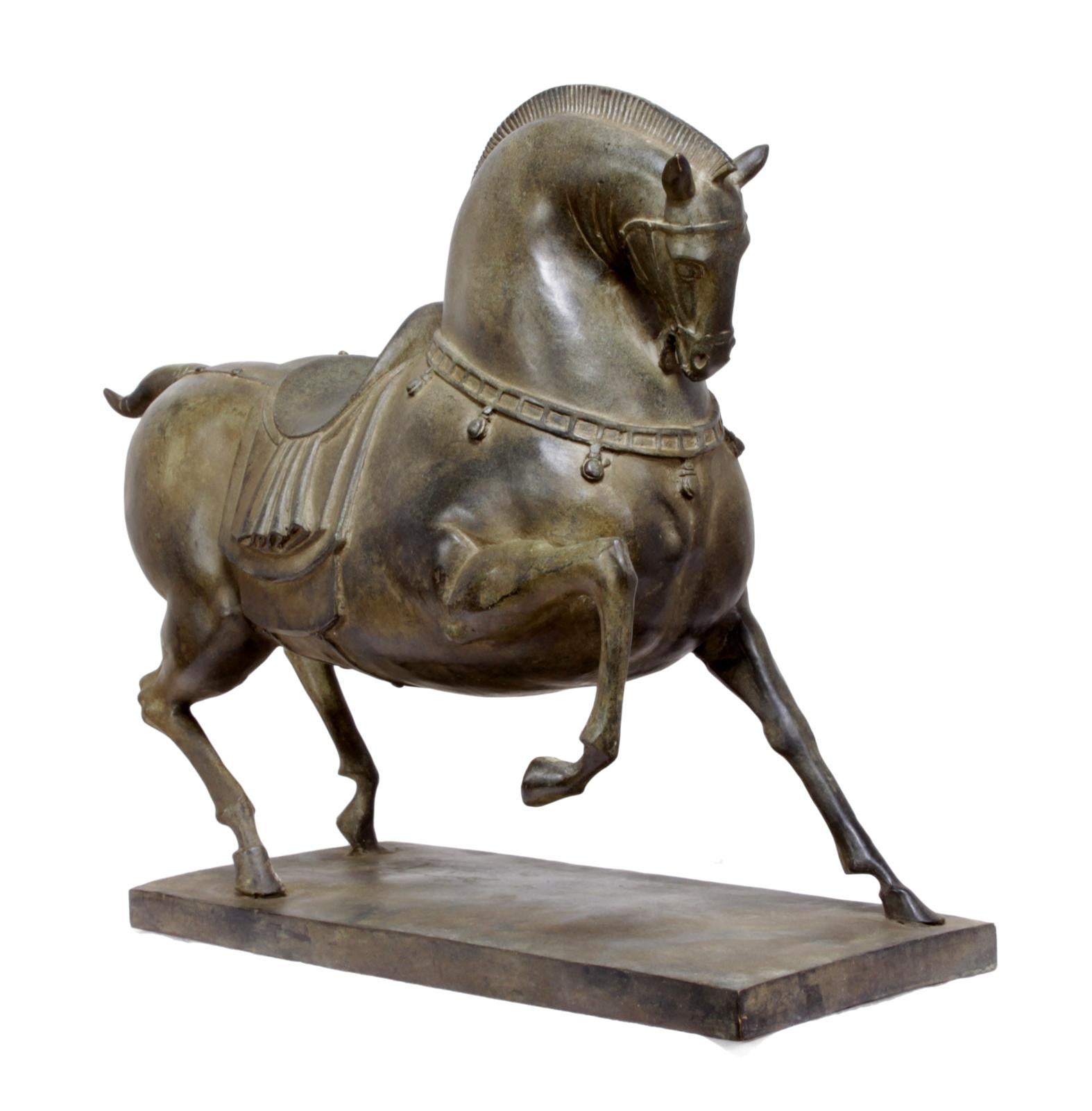Bronze horse sculpture, circa 1950 

A bronze study of a stylised overweight dressage horse produced in bronze with verde green patina

Age: 1950

Style: Mid-Century Modern

Material: Bronze

Condition: Very good

Dimensions: 38 H x 52 W