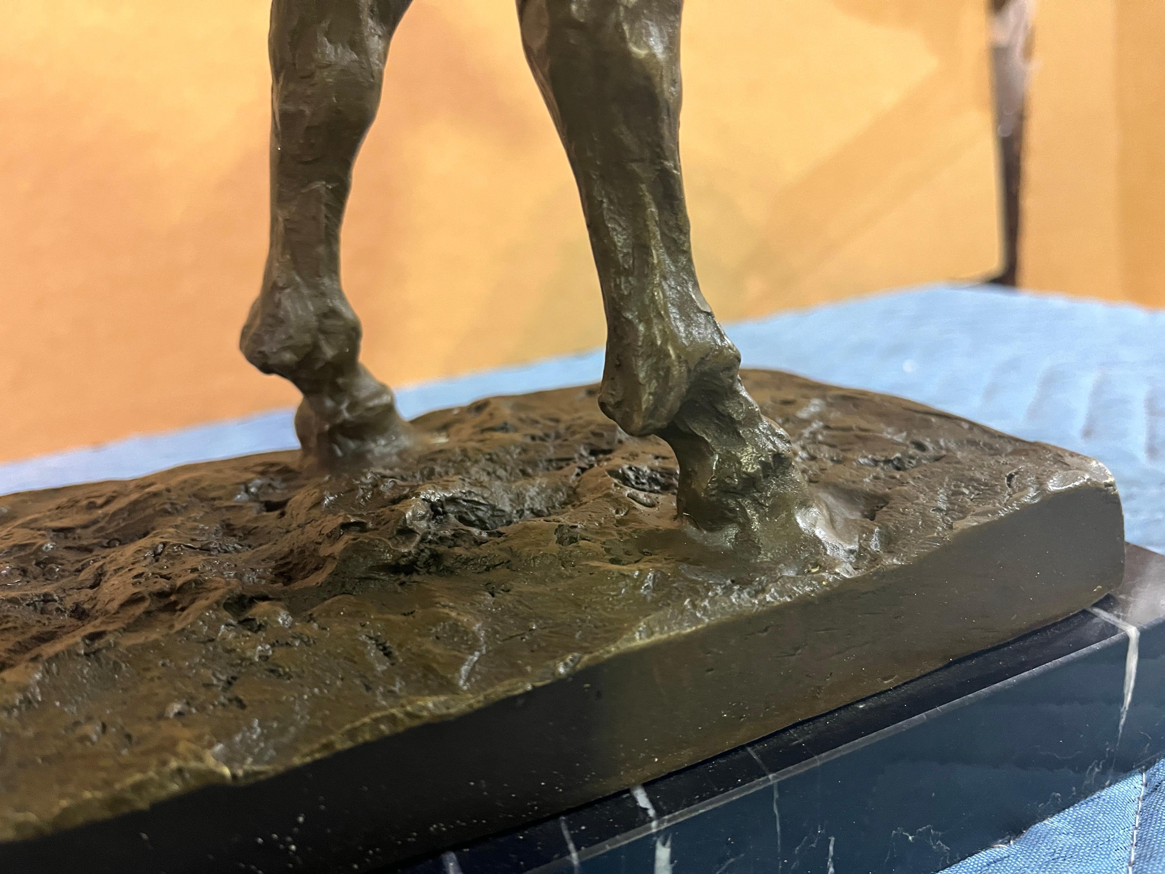 Cavallo in bronzo su base di marmo in vendita 6