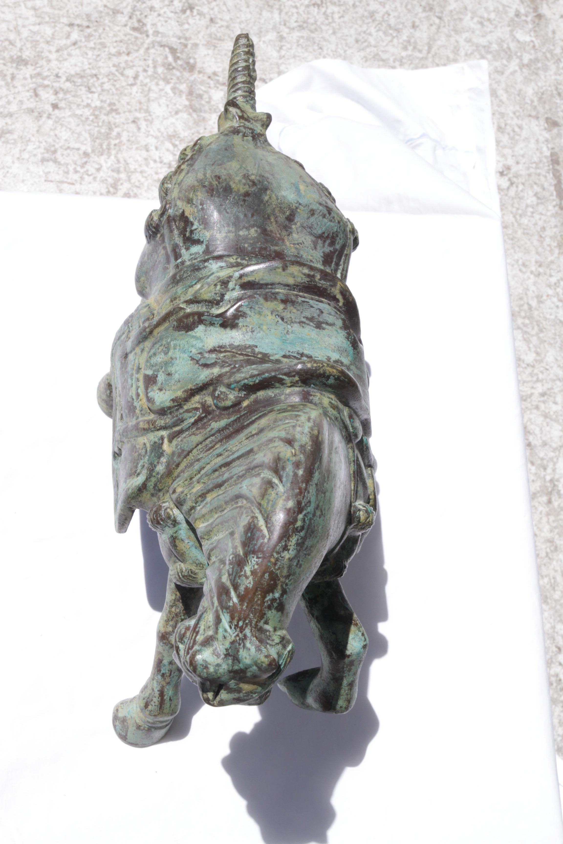 Fatto a mano Scultura di cavallo asiatica in bronzo vintage in vendita