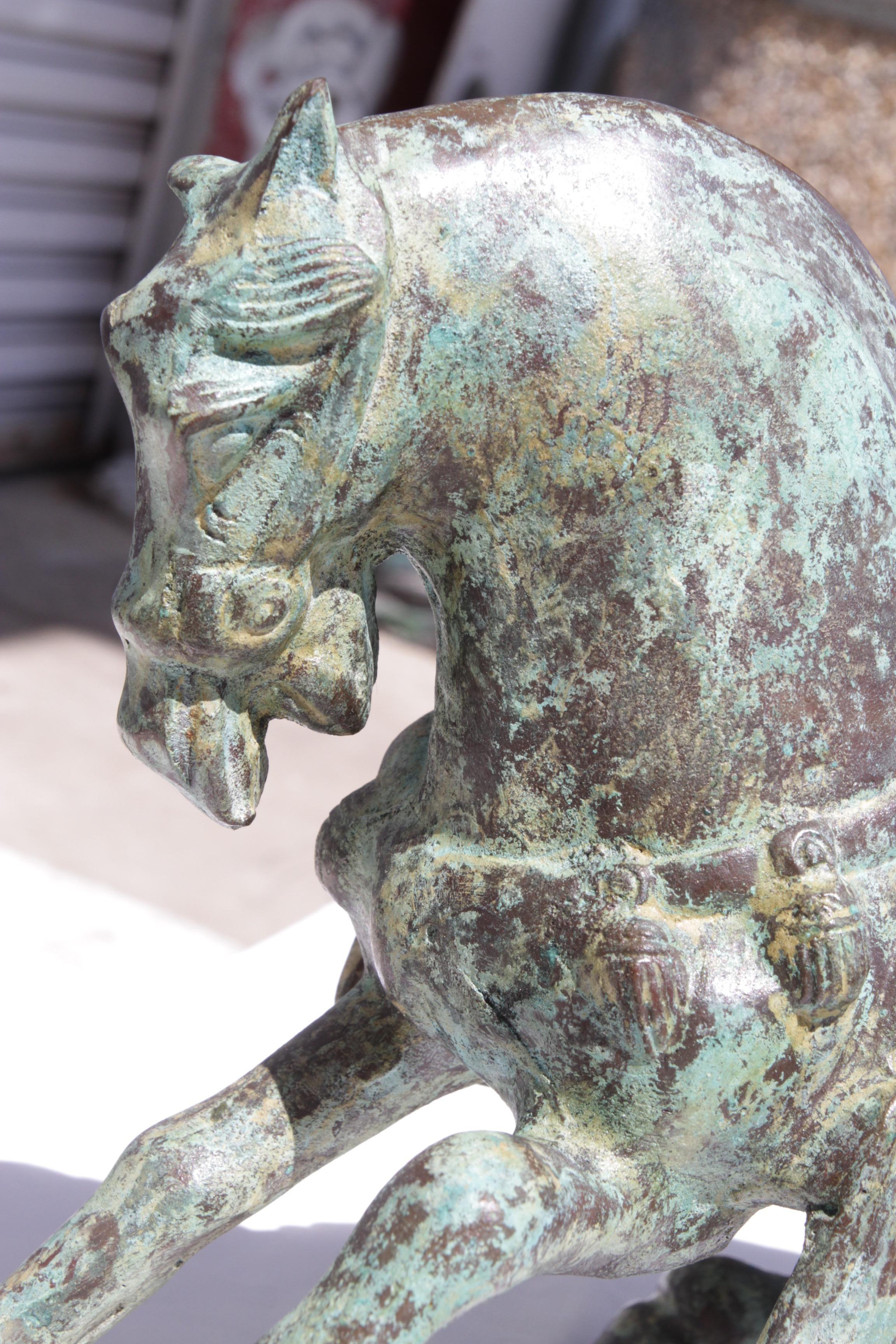 XX secolo Scultura di cavallo asiatica in bronzo vintage in vendita