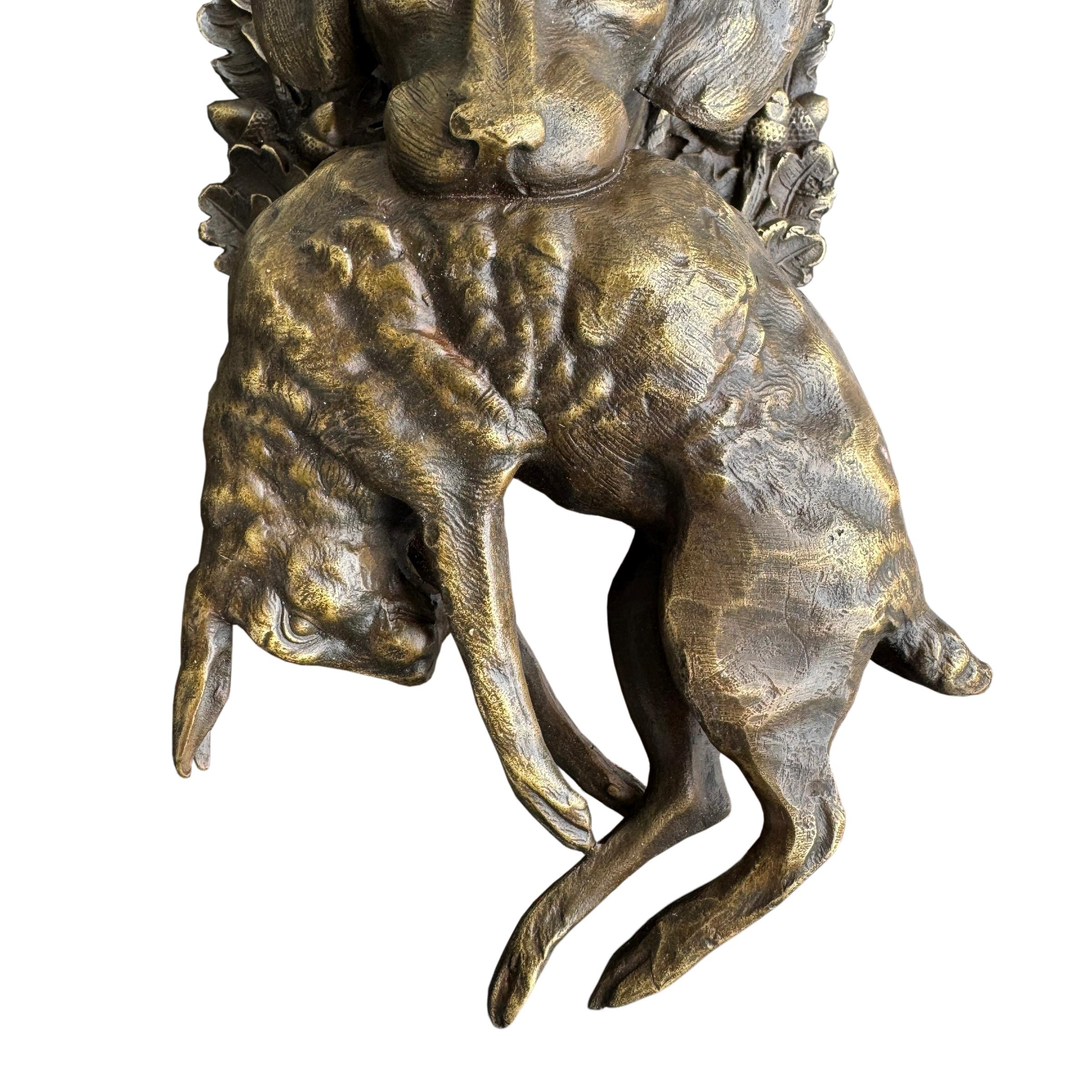 Chien de chasse et lièvre en bronze Bon état - En vente à Chicago, IL