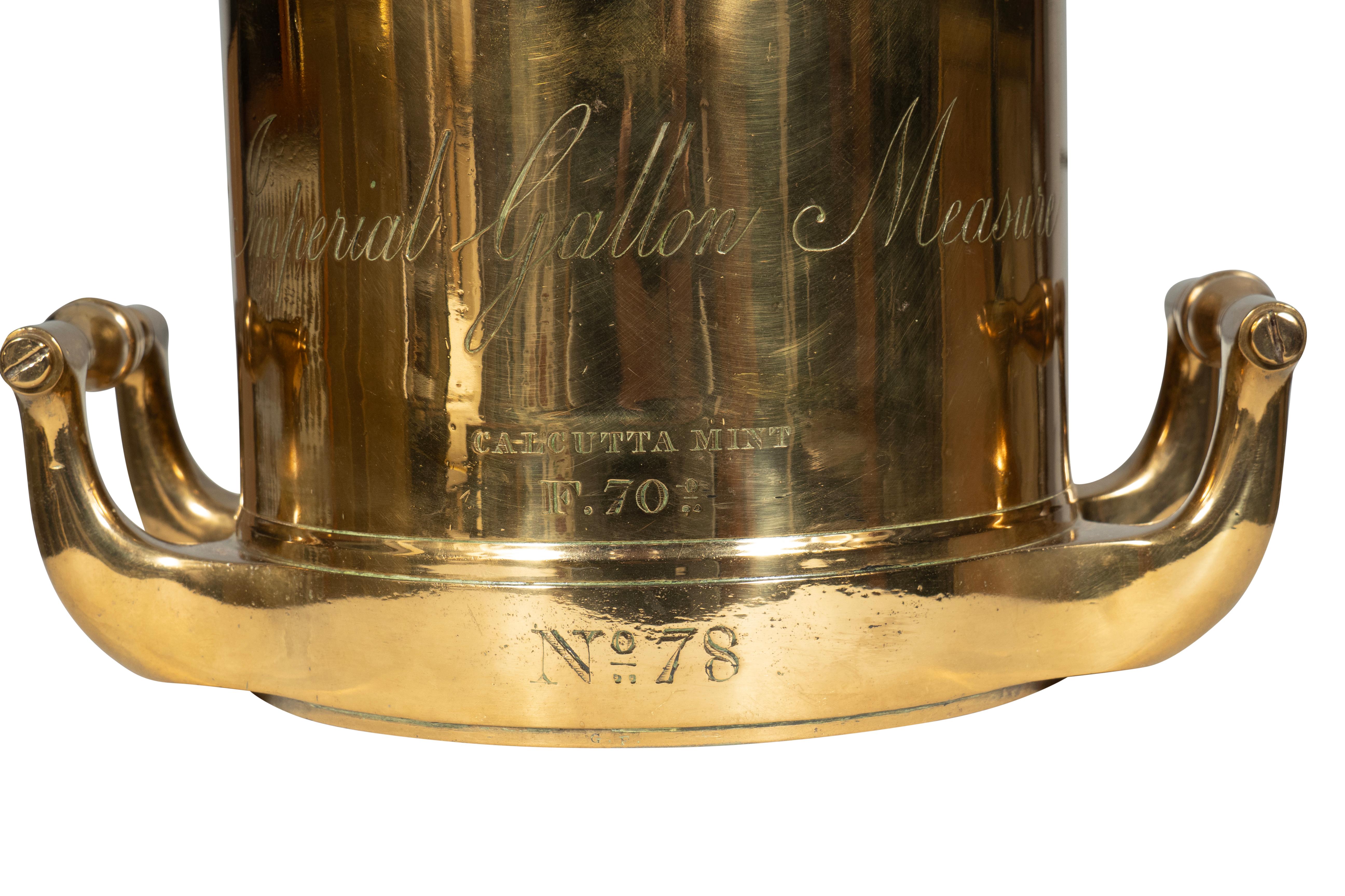 Mesure de Gallon impérial en bronze, Calcutta Mint en vente 2