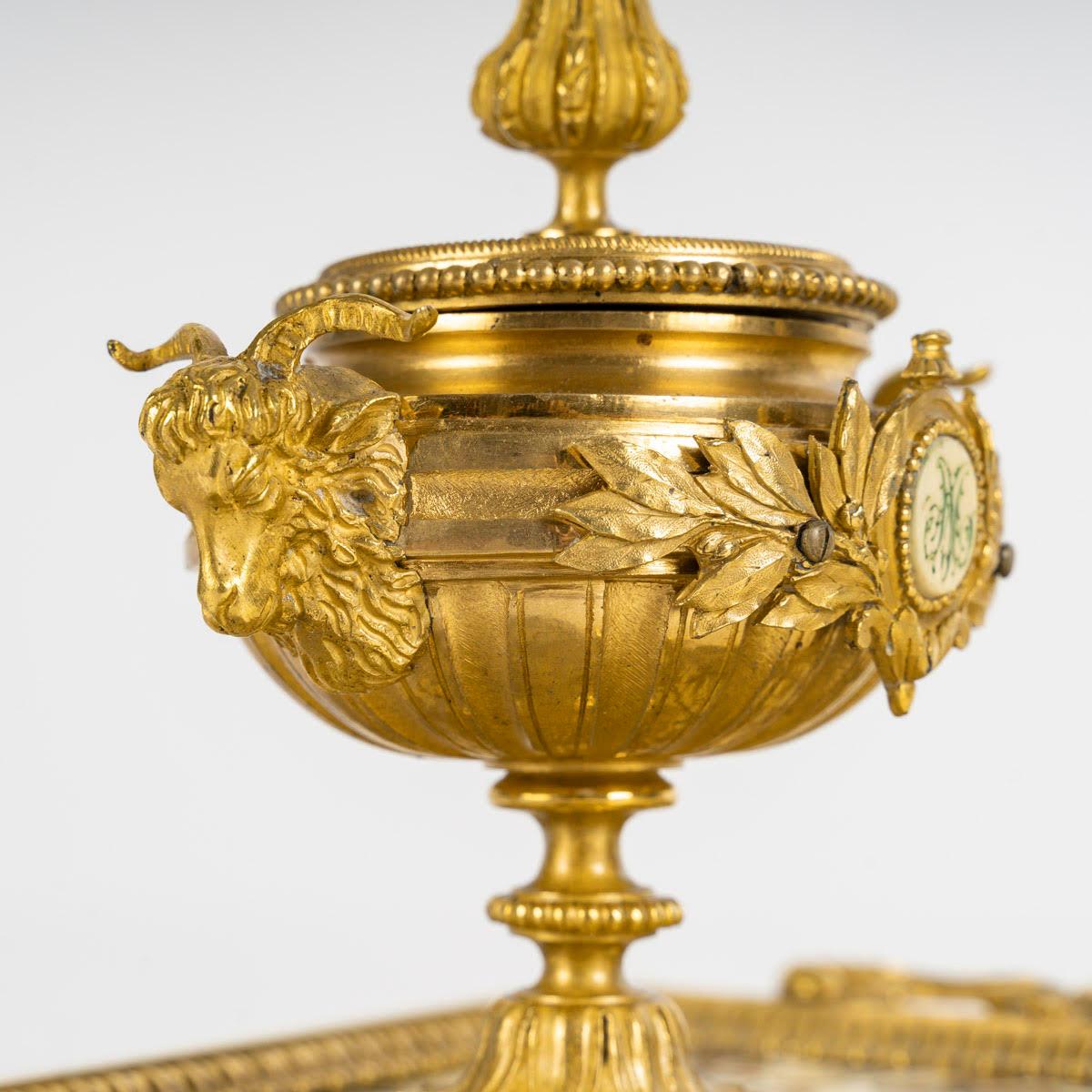 Bronze Inkwell in the Japanese Style, 19th Century, Napoleon III Period. 1