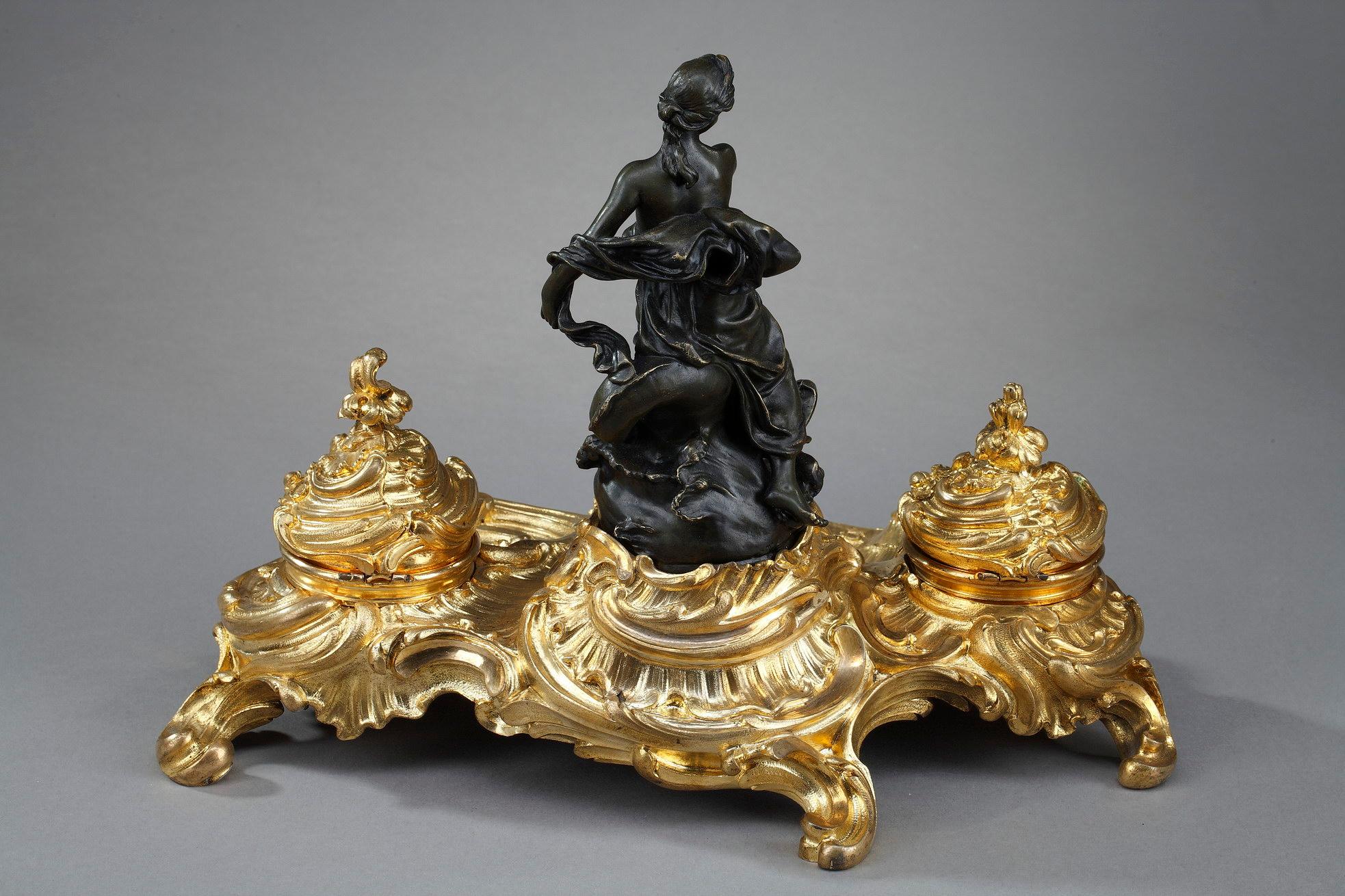 Bronze Inkwell with a Goddess in the Antique Style In Good Condition In Paris, FR