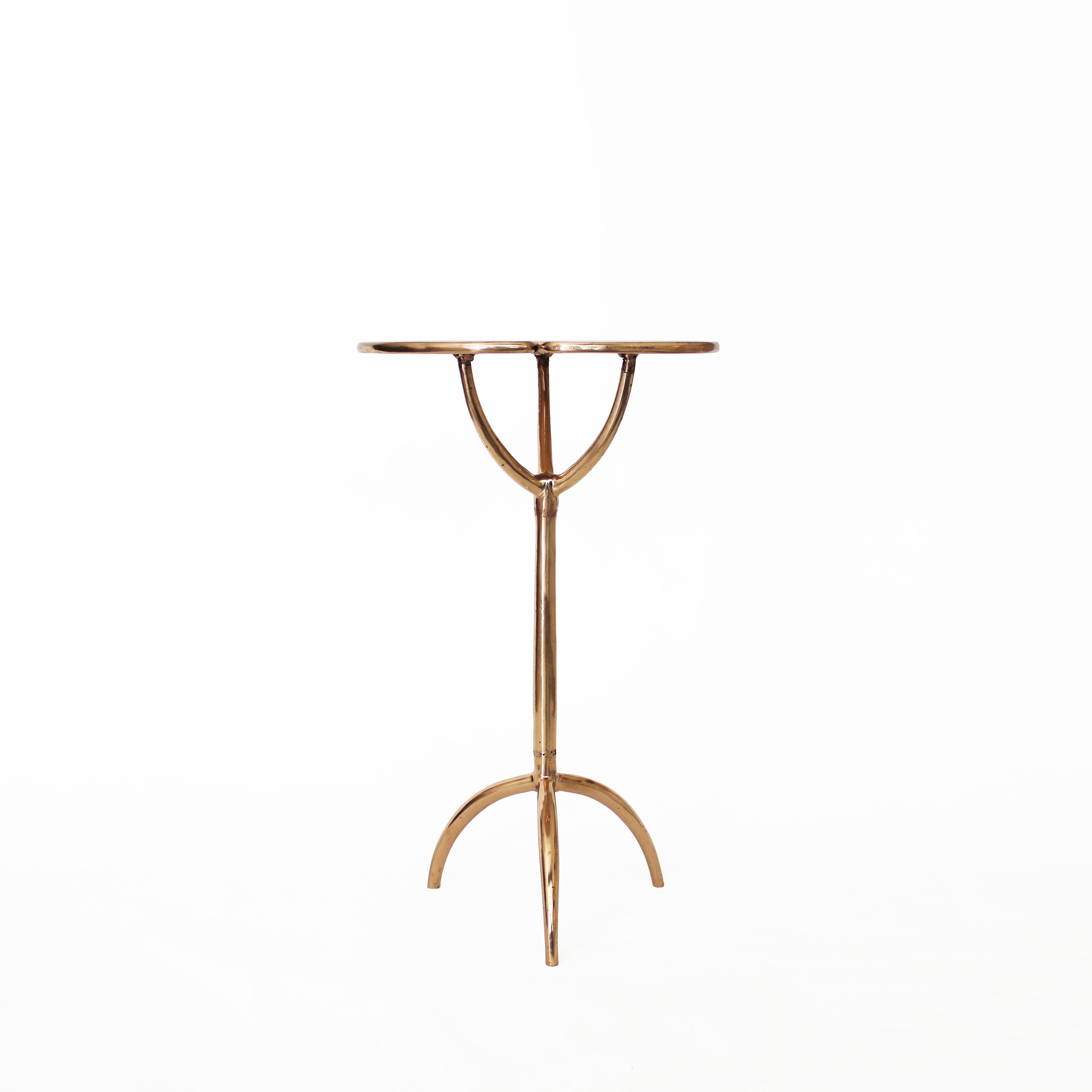 Mesa auxiliar Iris de bronce de Studio Sunt Posmoderno en venta