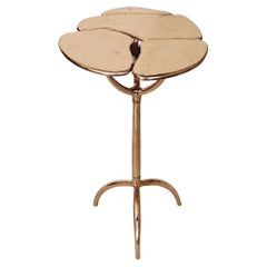 Mesa auxiliar Iris de bronce de Studio Sunt