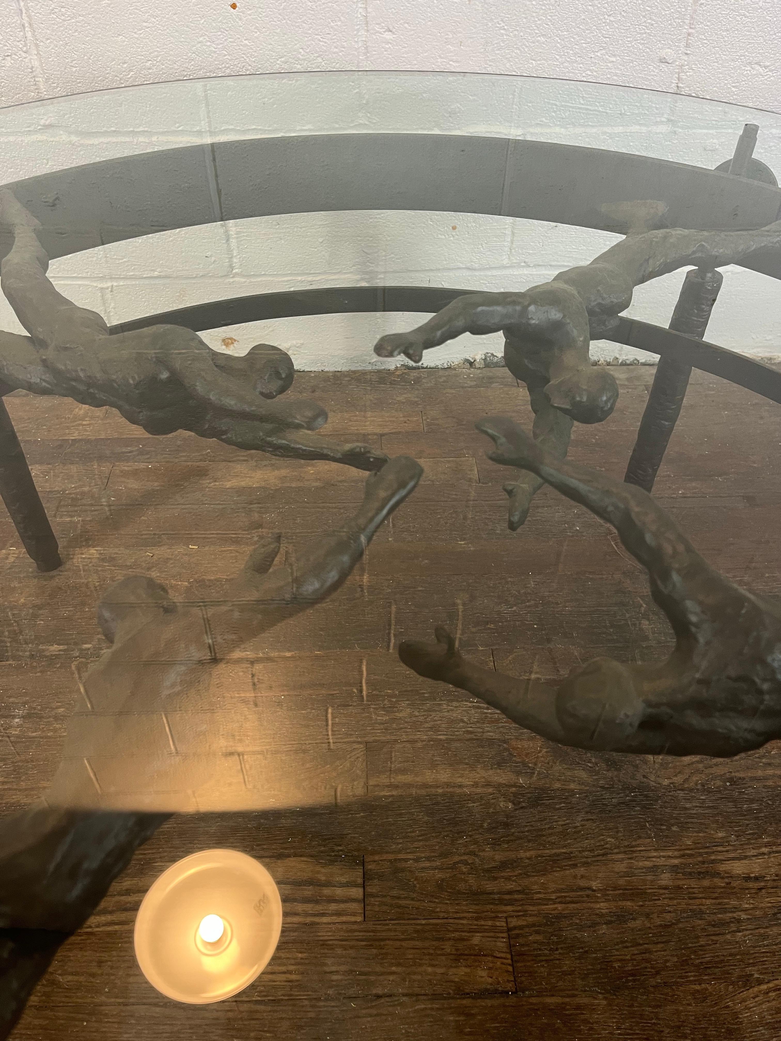 Sconosciuto Tavolino scultoreo in bronzo e ferro Semi Nude in vendita