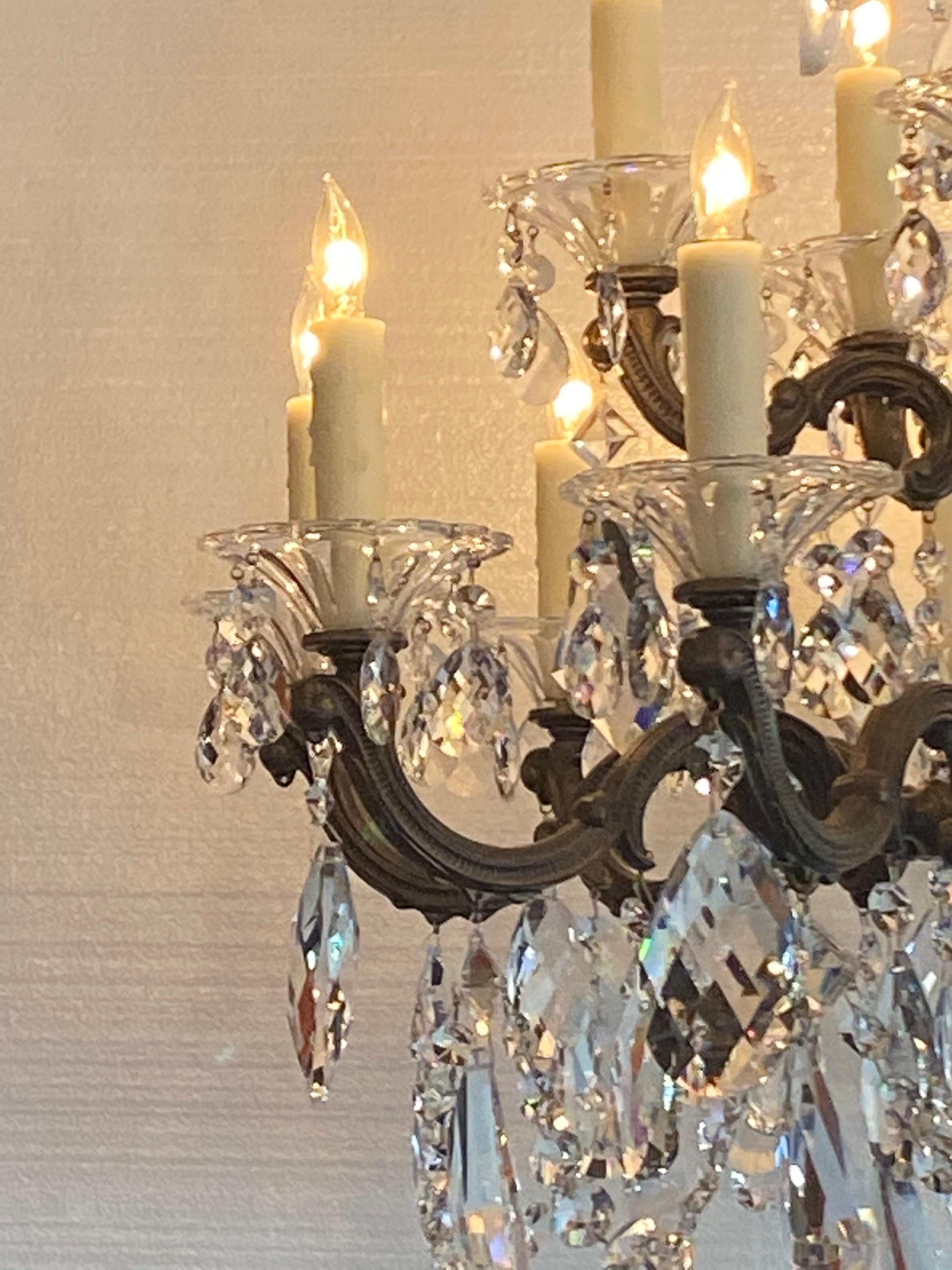 Mid-Century moderno Lampadario italiano in bronzo in vendita