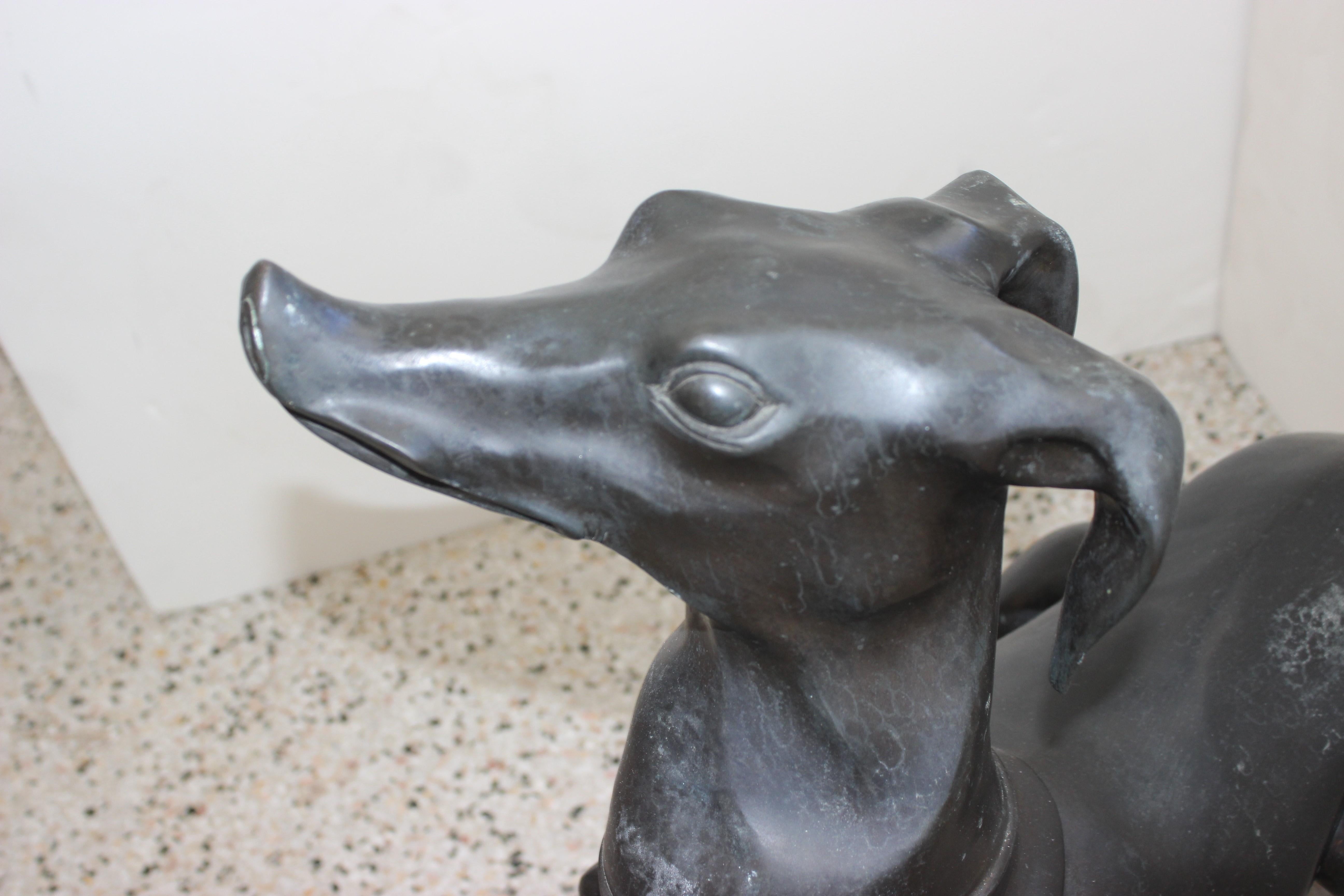 Italienische Windhund-Skulptur aus Bronze (Patiniert) im Angebot