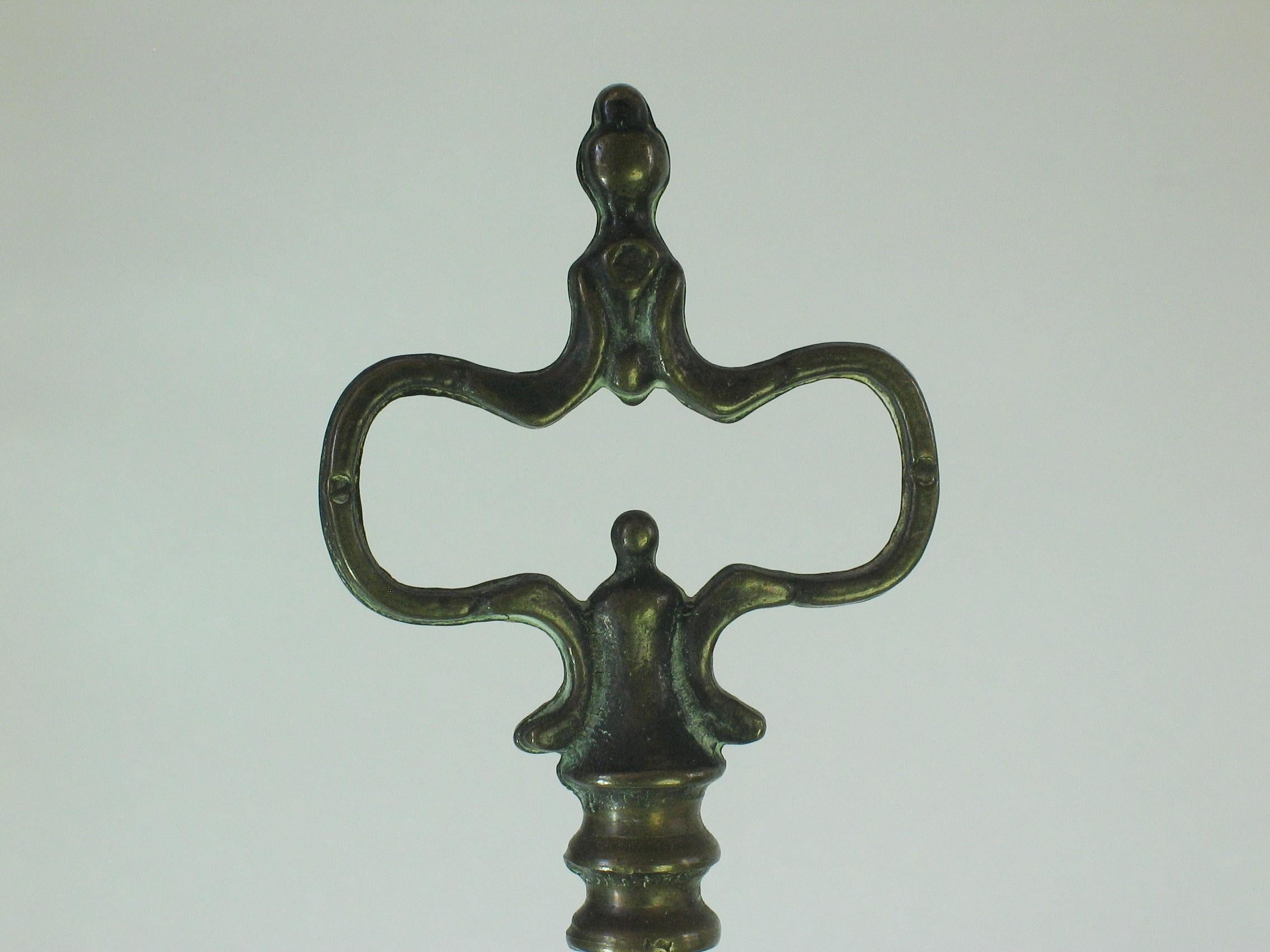 Italienische Bronze-Öllampe „Lucerne“ mit vier Löffeln, Öllampe, 19./20. Jahrhundert, Öllampe mit Urne, Bronze im Angebot 3