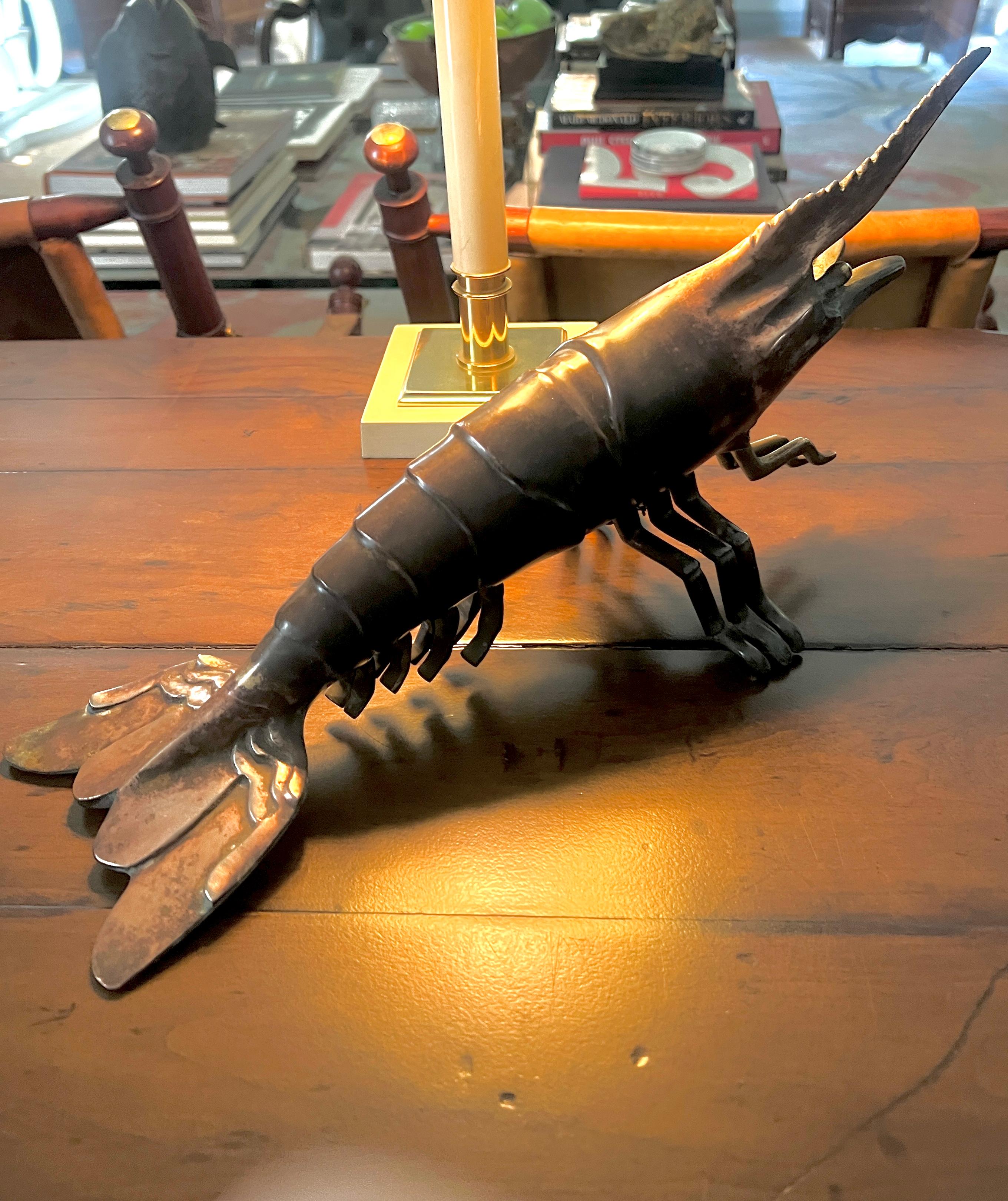 Scultura giapponese in bronzo di un gambero in vendita 4