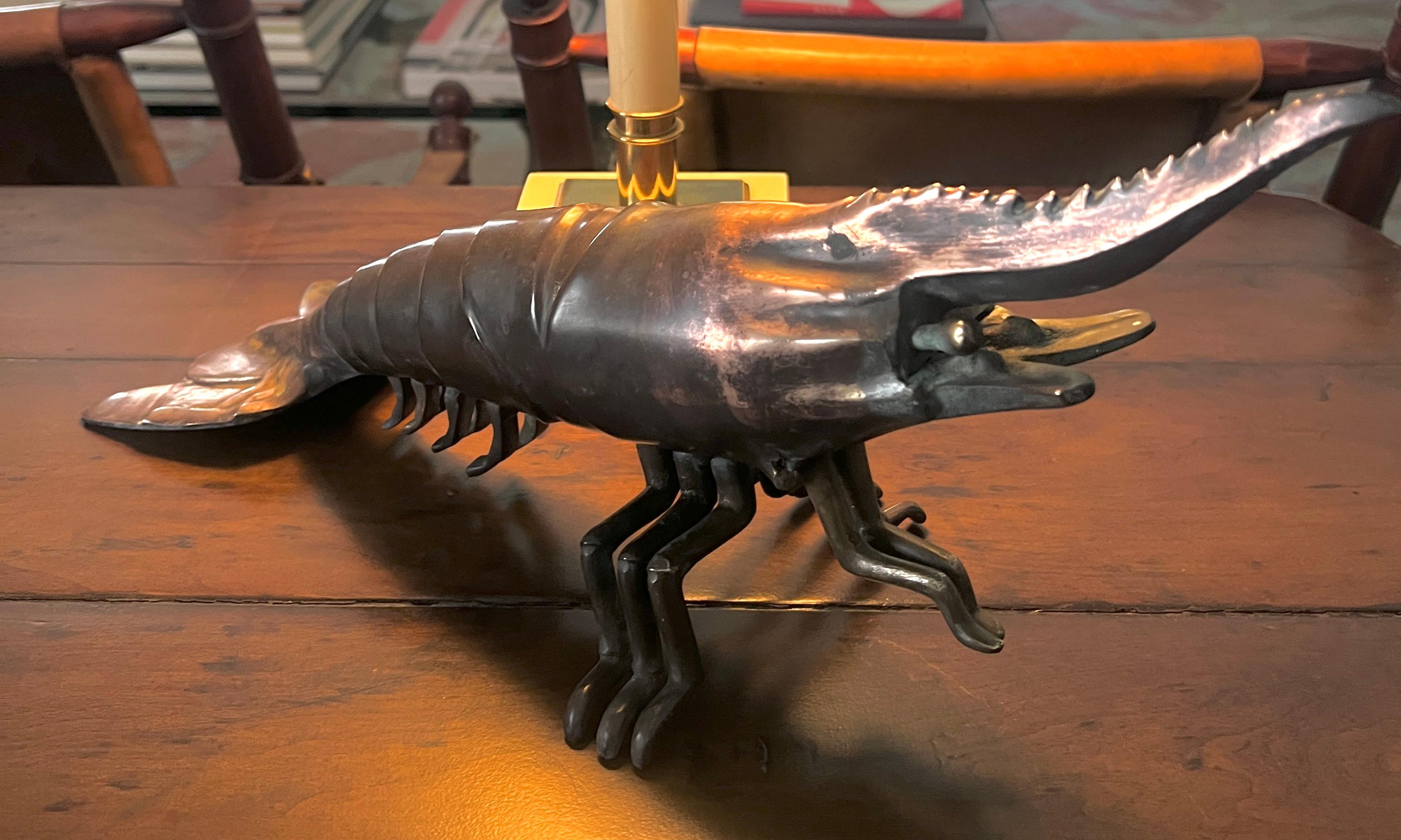 Scultura giapponese in bronzo di un gambero in vendita 5