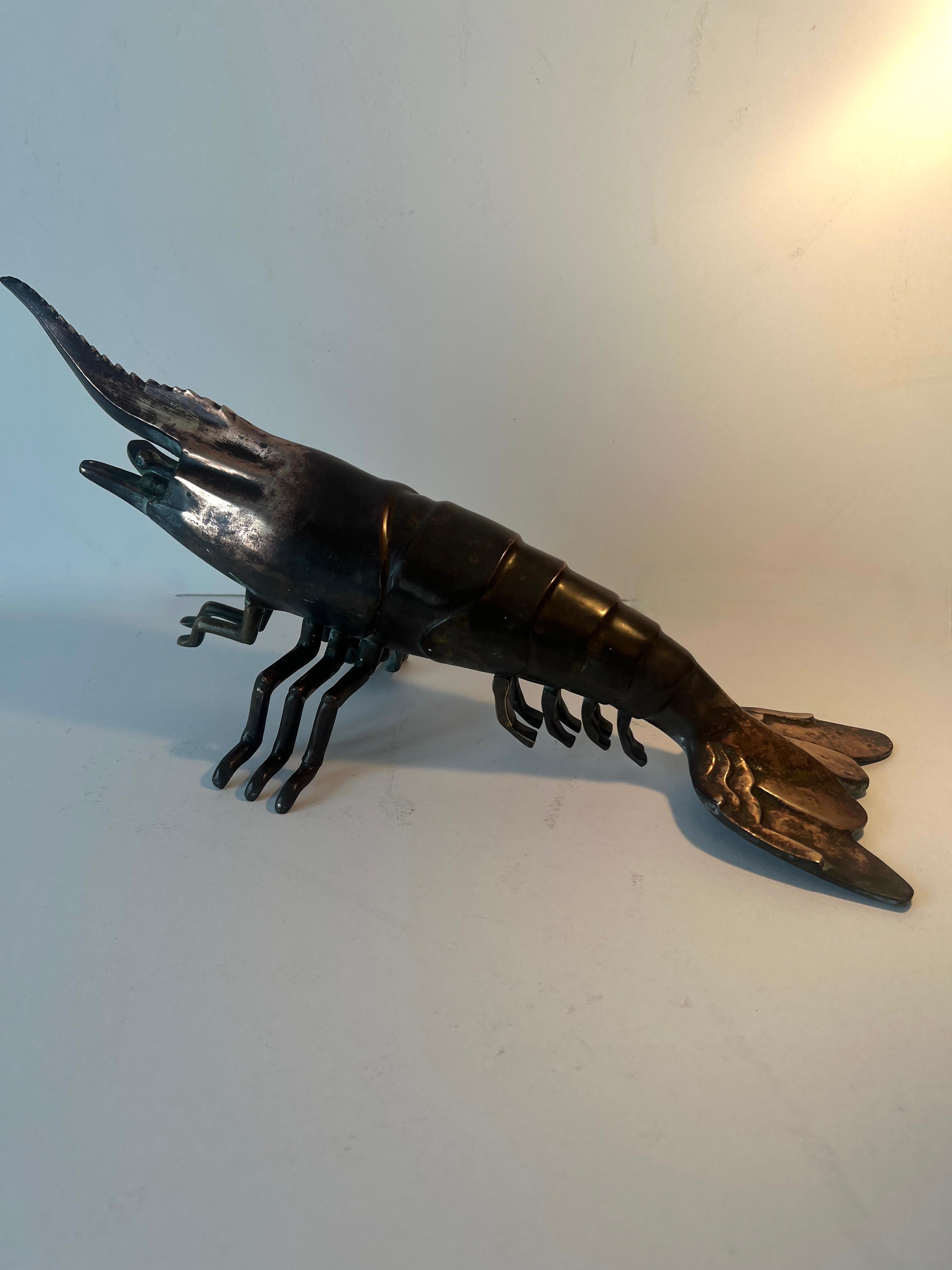 Fatto a mano Scultura giapponese in bronzo di un gambero in vendita