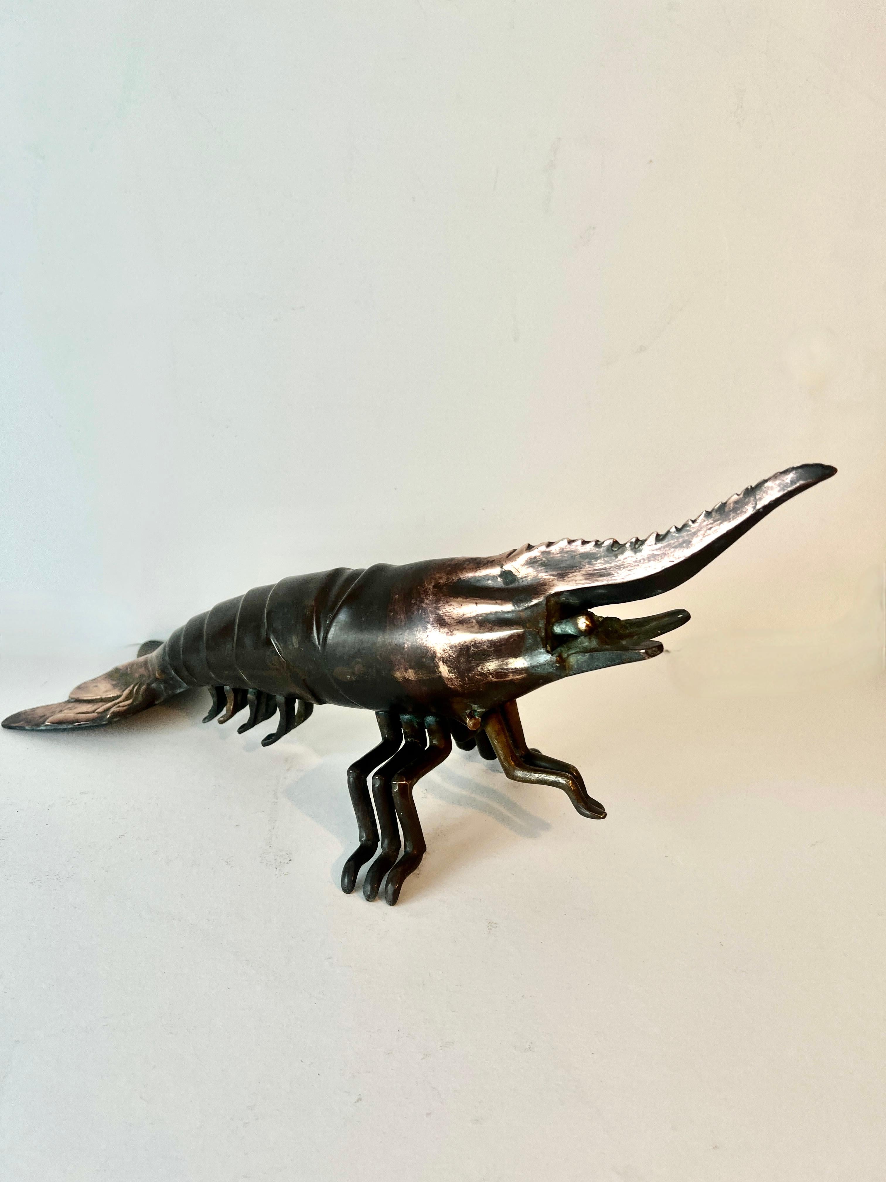 Scultura giapponese in bronzo di un gambero in vendita 2