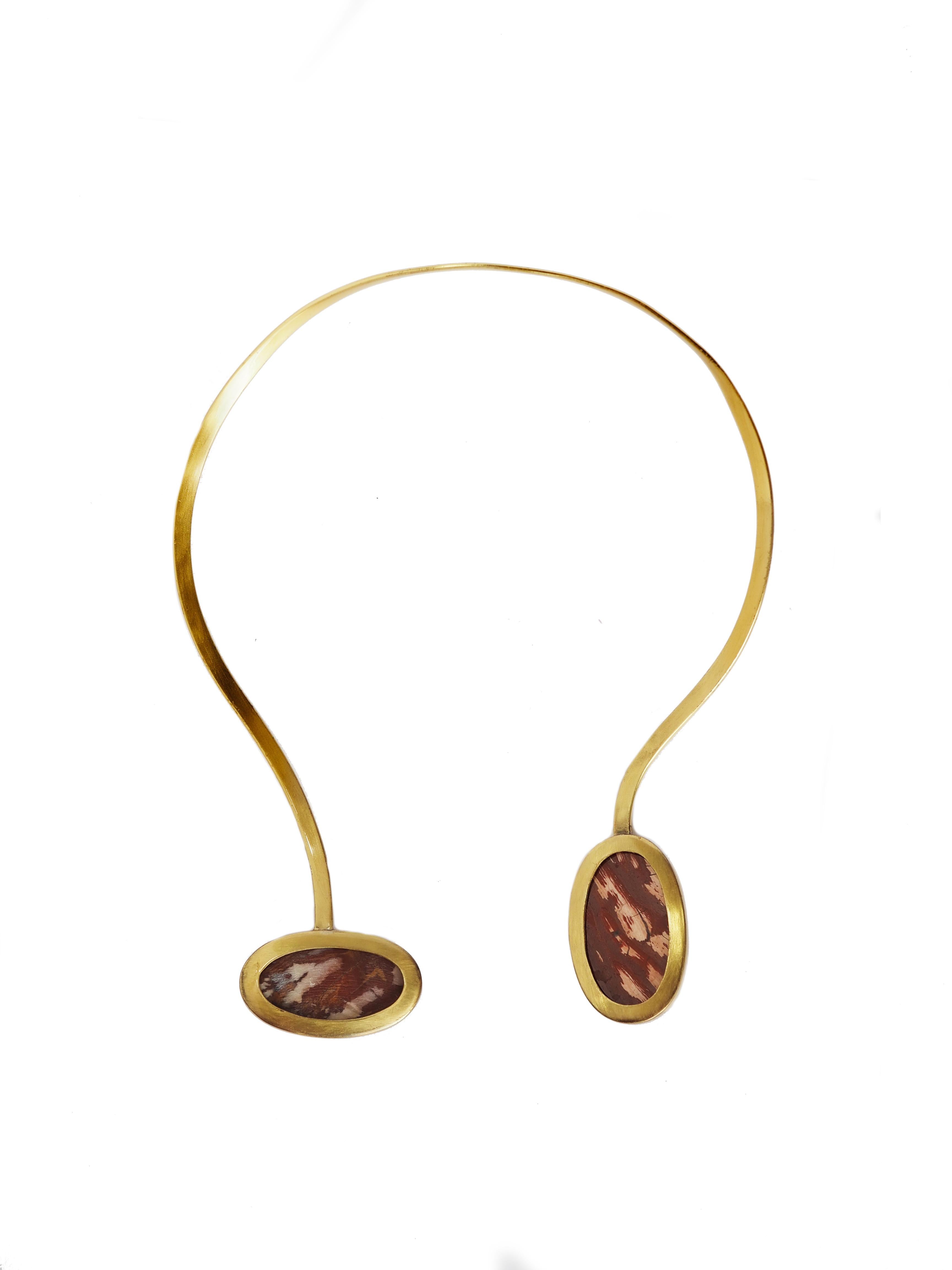 collana asimmetrica con 2 straordinari diaspri di forma ovale legati in bronzo.
Tutti i gioielli di Giulia Colussi sono nuovi e non sono mai stati indossati o posseduti in precedenza. Ogni articolo arriverà a casa tua splendidamente confezionato