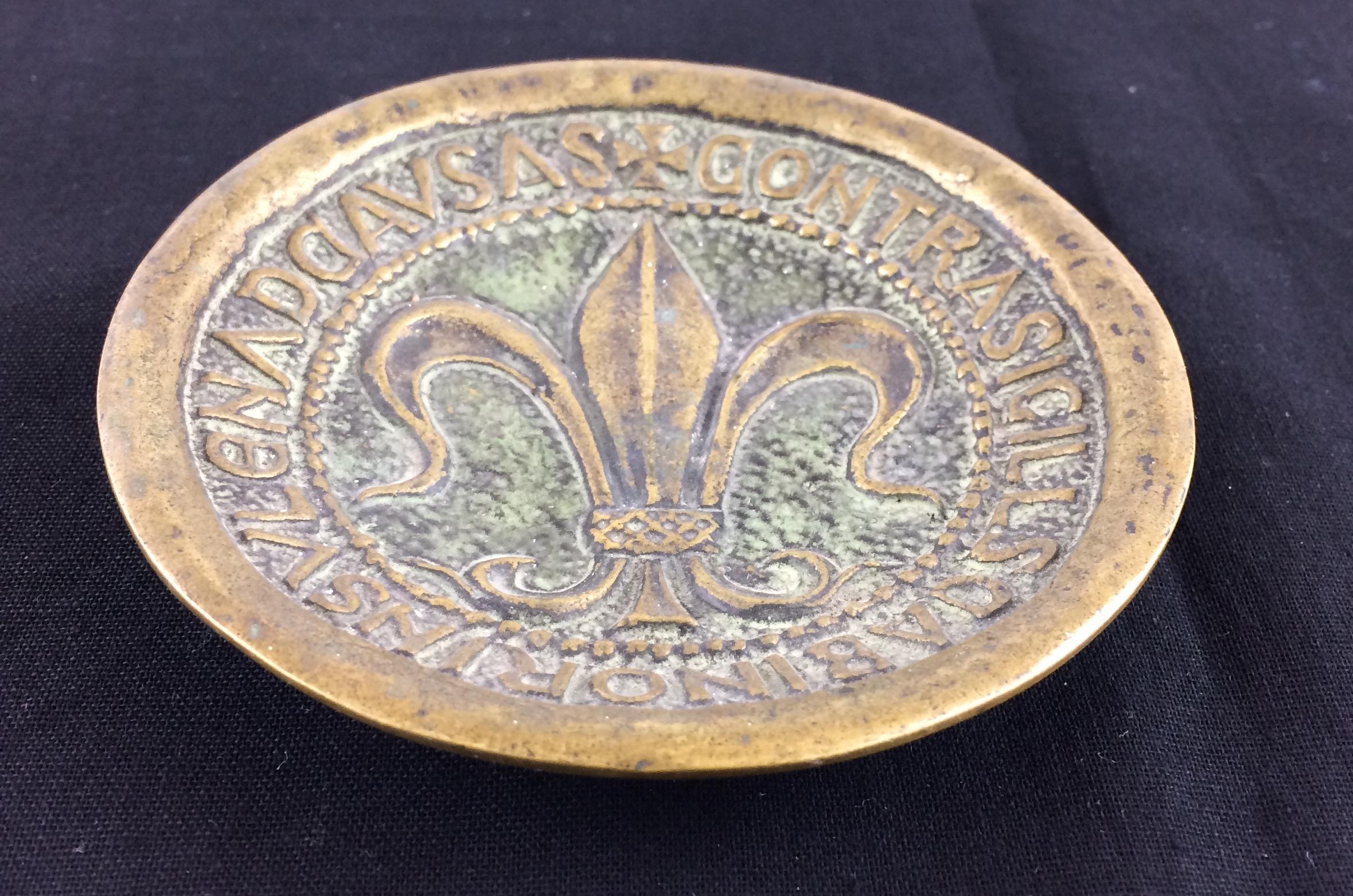 Bronze by Max Le Verrier that makes a great key holder/vide-poche.

The Fleur de Lys motif is absolutely beautiful.

One of a series of bronze dishes sculpted and cast by Max Le Verrier, this example inspired by ancient Greek coinage. Le Verrier