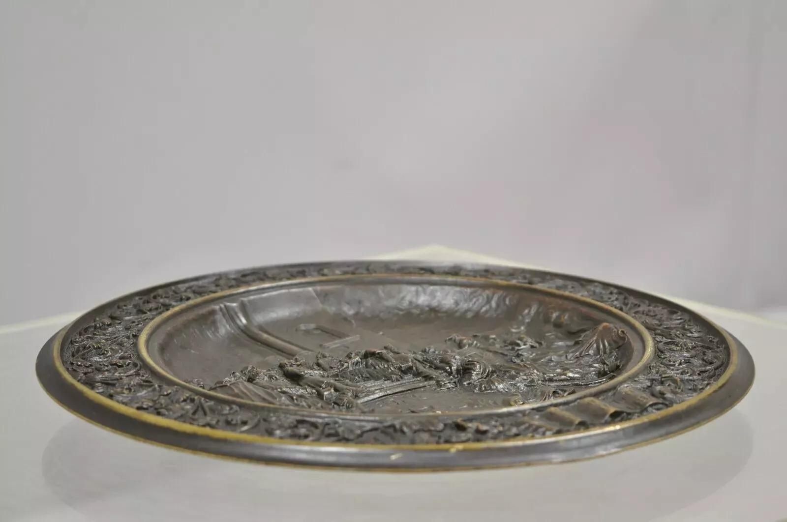 Bronzo di Re Umberto in visita all'ospedale del colera di Napoli 1884 Piatto da parete in vendita 4