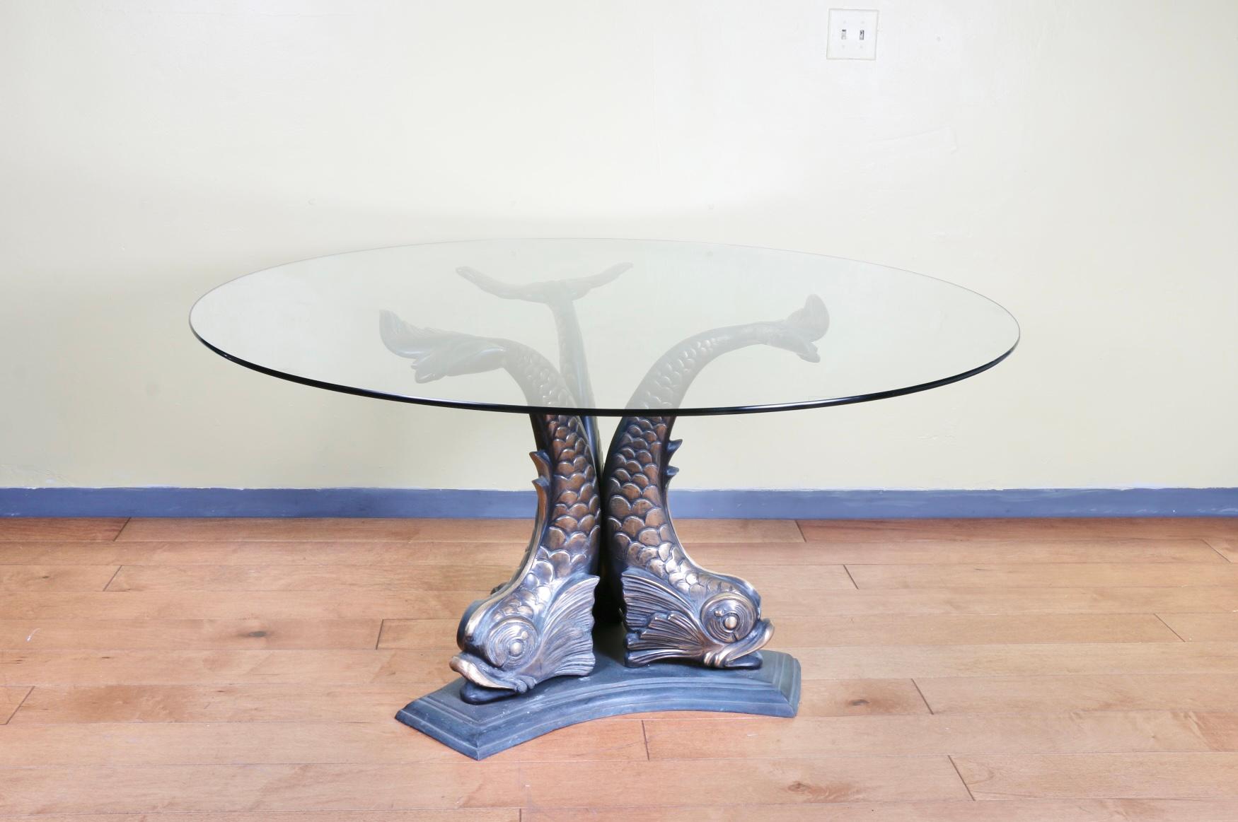 Magnifique table de centre en bronze lourd et solide avec poisson koï et plateau rond en verre. Très élégant et idéal pour toute entrée de maison. Aucun dommage ou pièce cassée.