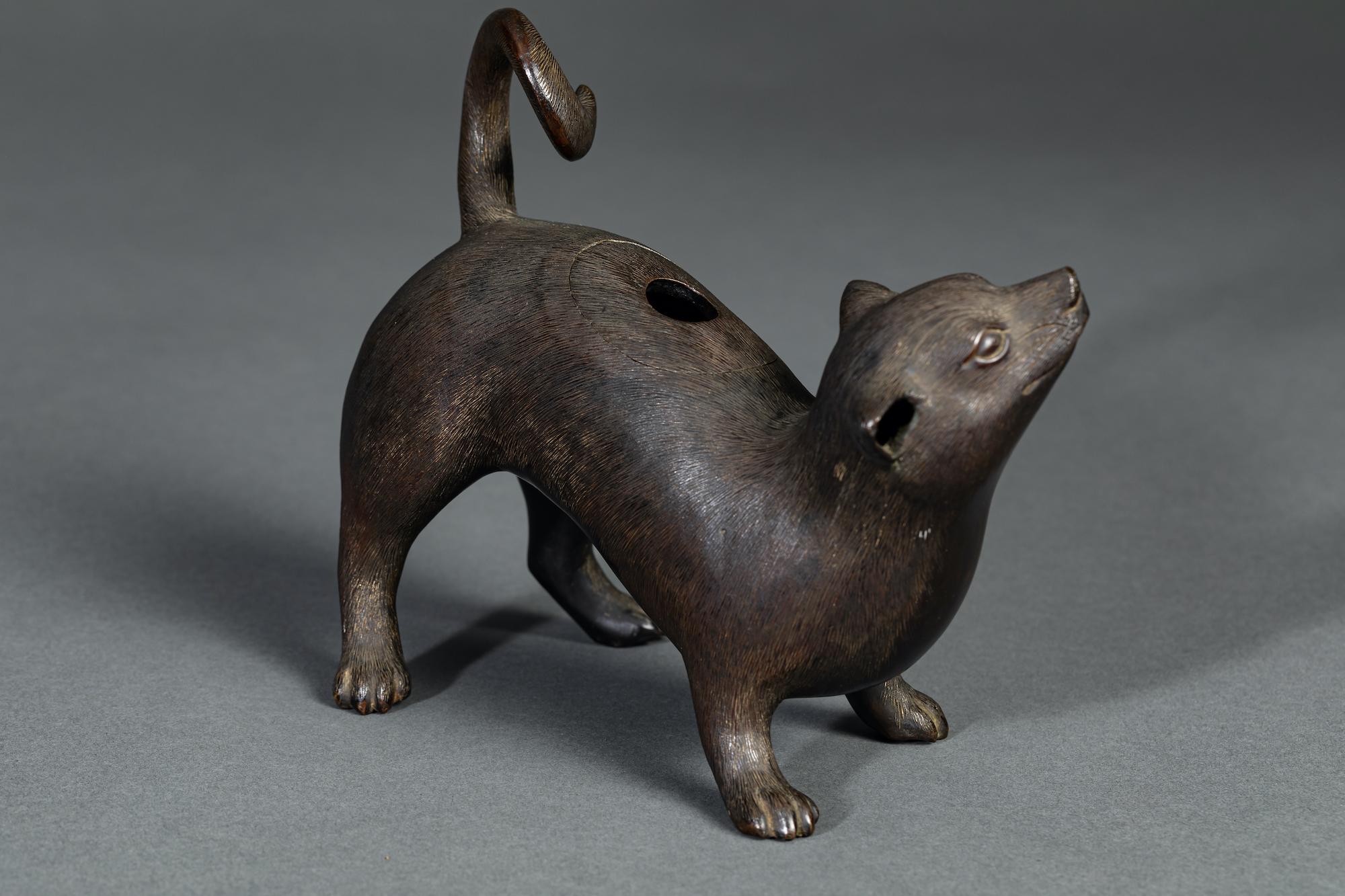 Bronze Koro 'incense burner' of a Weasel For Sale 3
