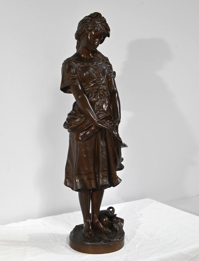 Un importante bronzo con patina marrone, firmato sulla base da Jean-Baptiste Germain (1841-1910). Questo scultore francese, allievo di Dumont e Gumery, fu premiato dai suoi colleghi durante l'Esposizione Universale del 1900.
