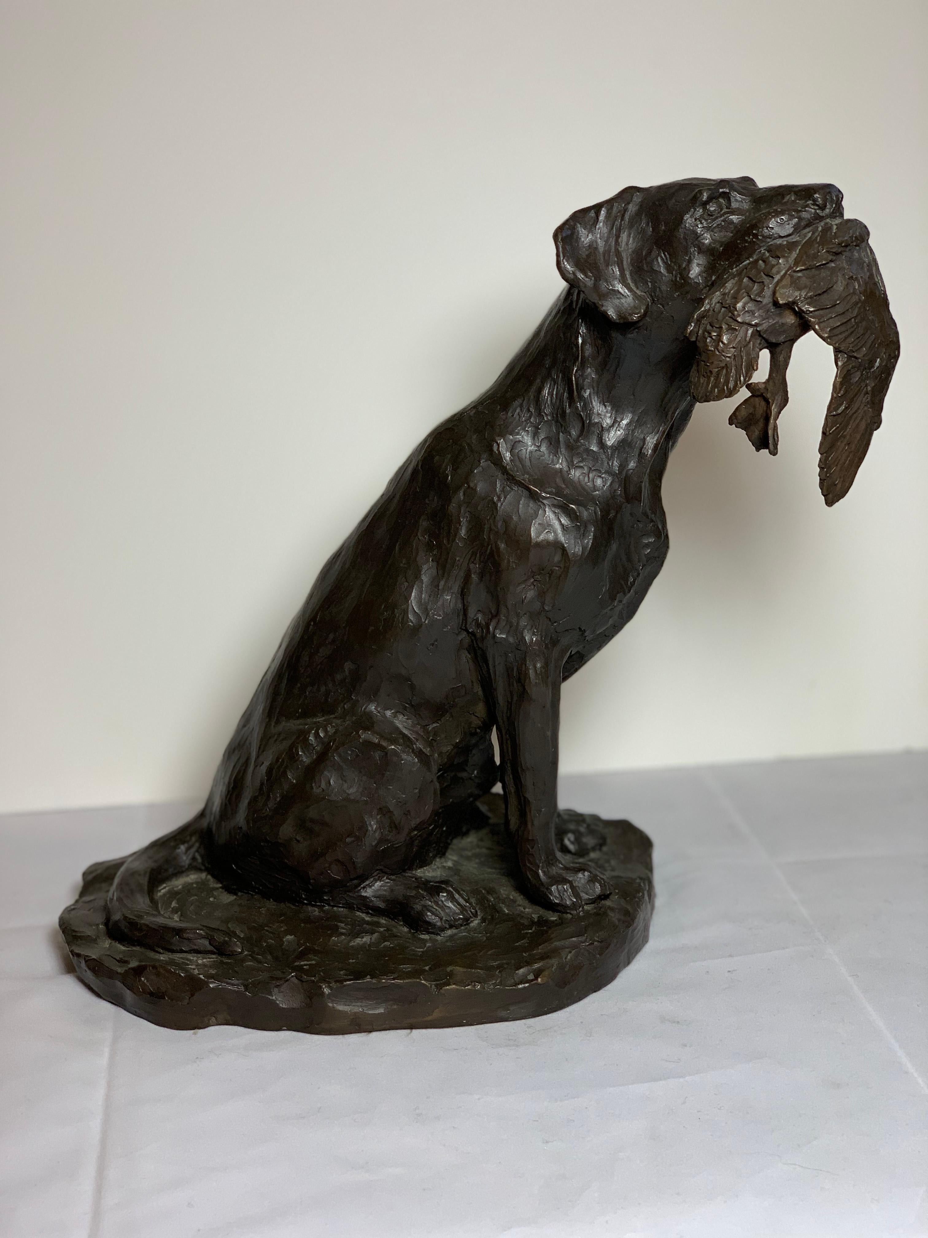 Dies ist ein wunderschöner Labrador Retriever aus Bronze von William H. Turner. Es ist signiert:: datiert und nummeriert. Es hat eine schöne Patina. Seit 1983 entwerfen und gießen William H. und David H. Turner:: ein Vater-Sohn-Gespann::