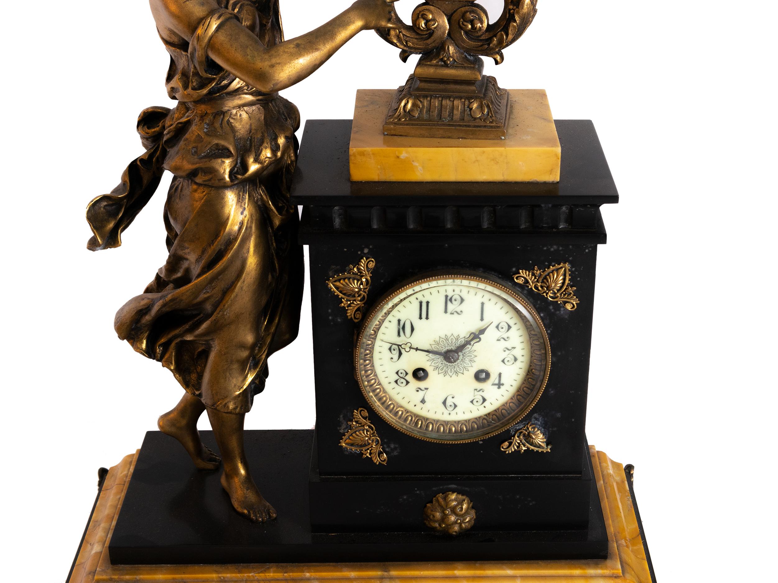 Kaminuhr aus Bronze mit Lady and Harp Pendelleuchte auf Marmorsockel, 1900er Jahre im Zustand „Gut“ im Angebot in Lisbon, PT