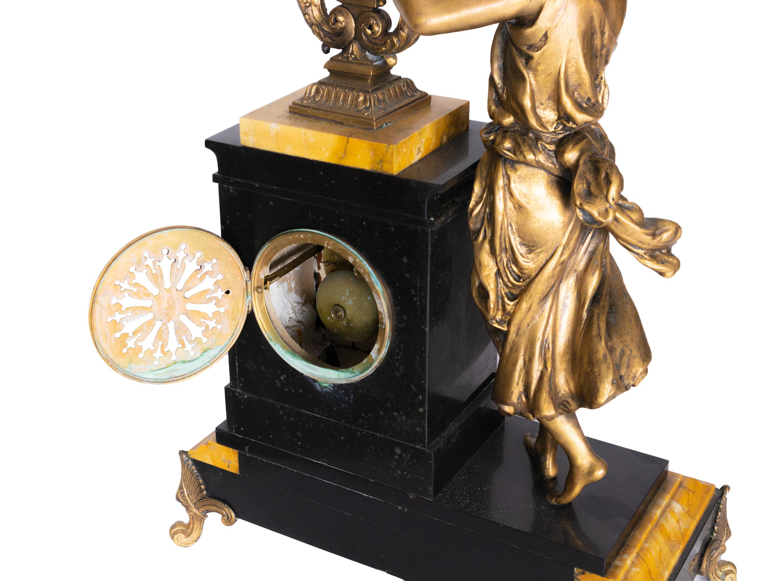 Kaminuhr aus Bronze mit Lady and Harp Pendelleuchte auf Marmorsockel, 1900er Jahre im Angebot 1