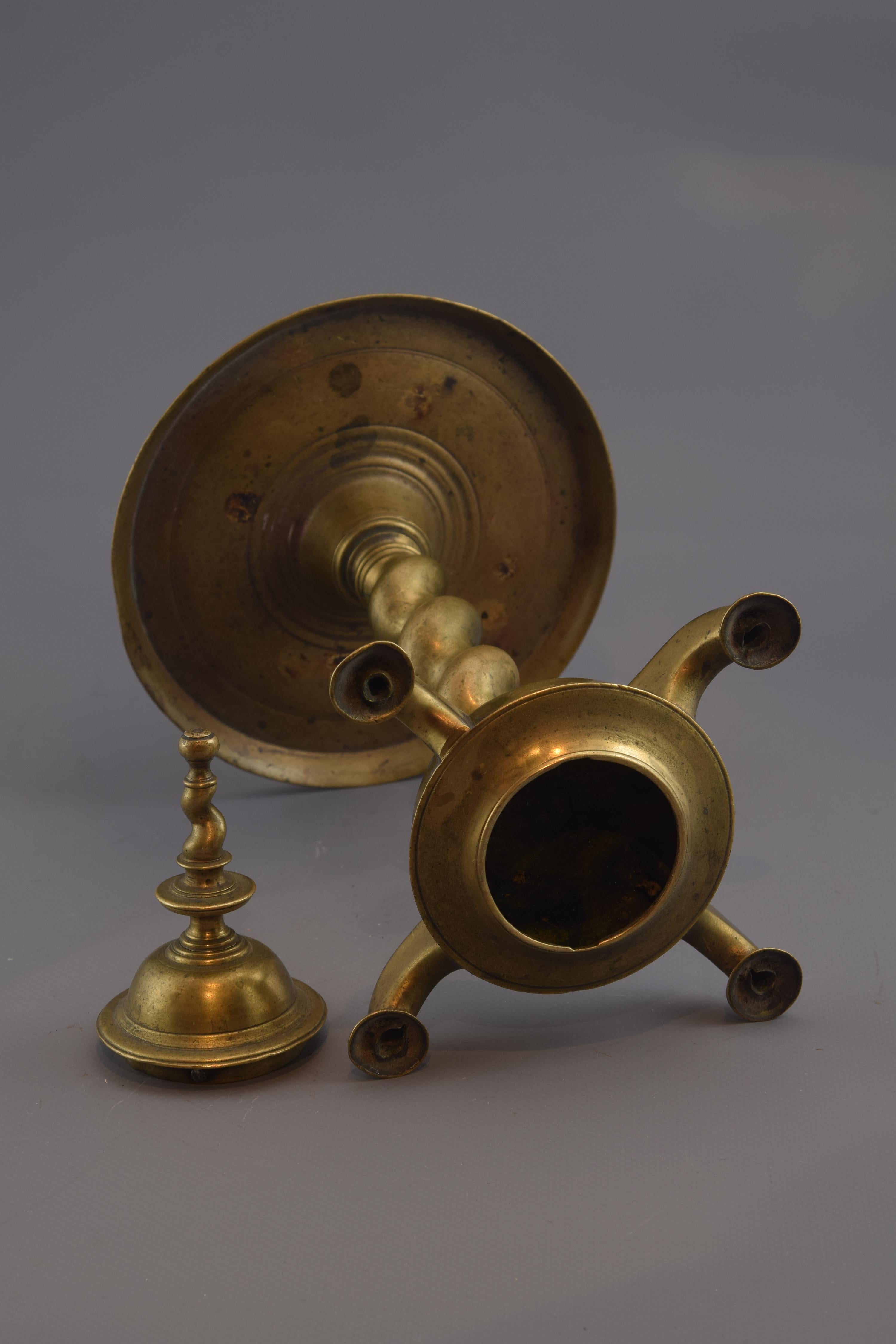 Bronze Lamp, 17th Century In Fair Condition In Madrid, ES