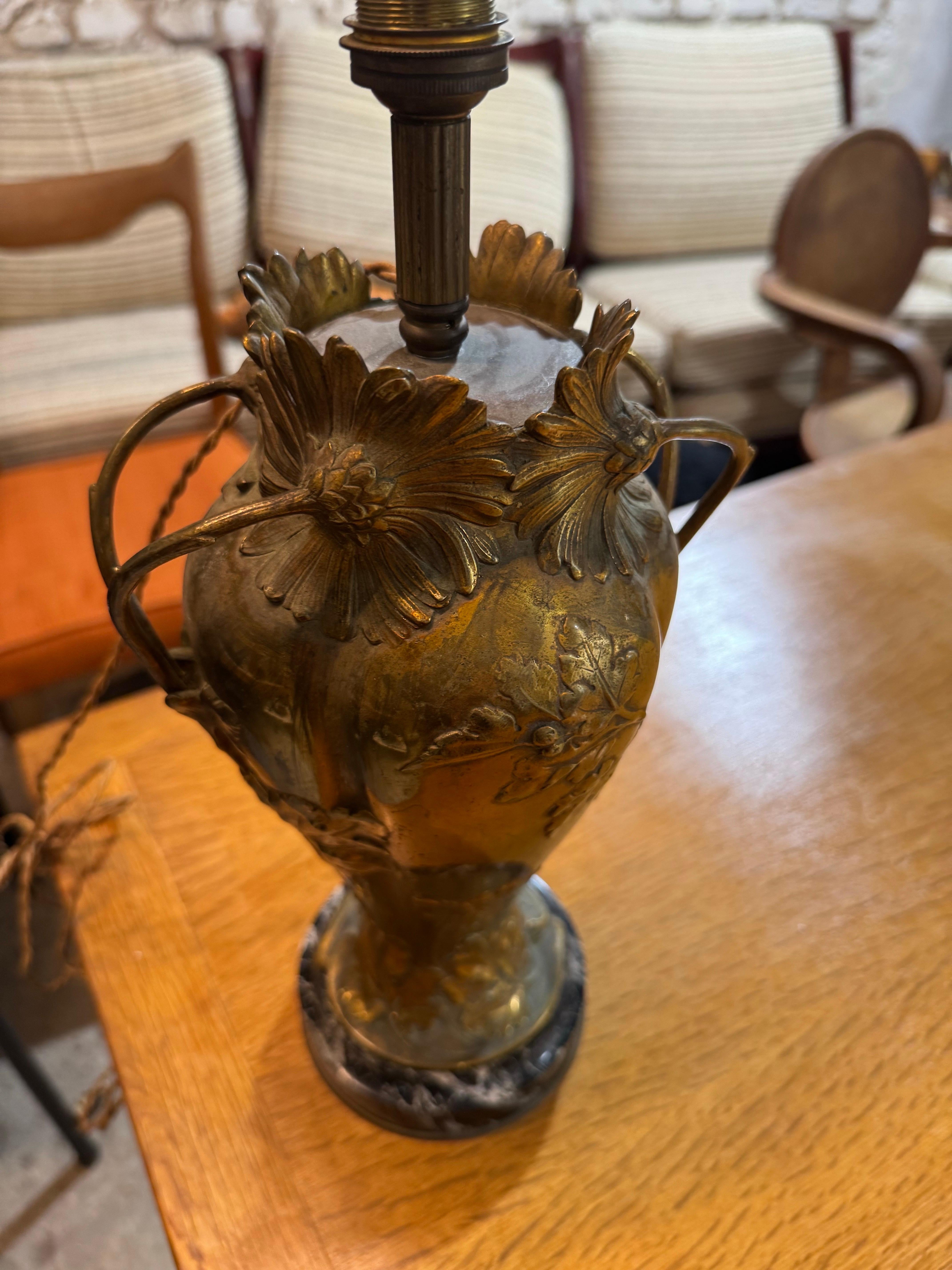 Art nouveau Lampe en bronze en vente