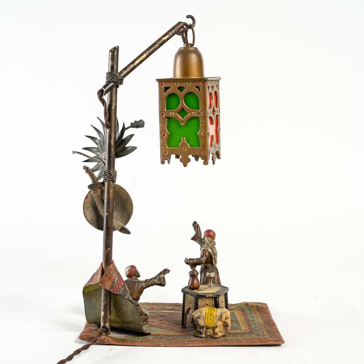 Européen Lampe en bronze de Vienne, orientaliste, 19e siècle. en vente