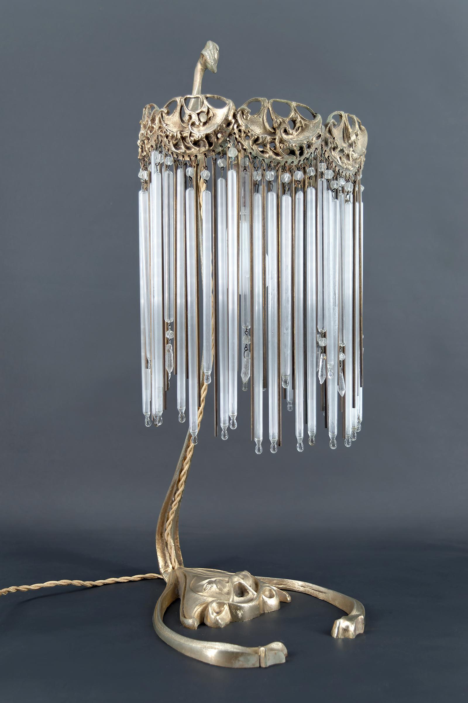 Lámpara de bronce con colgantes de cristal de Hector Guimard, Francia, Art Nouveau, circa 1910

De Hector Guimard, figura emblemática del movimiento Art Nouveau, fabricada hacia 1910 por los talleres Langlois de París.

Francia, Art Nouveau, circa