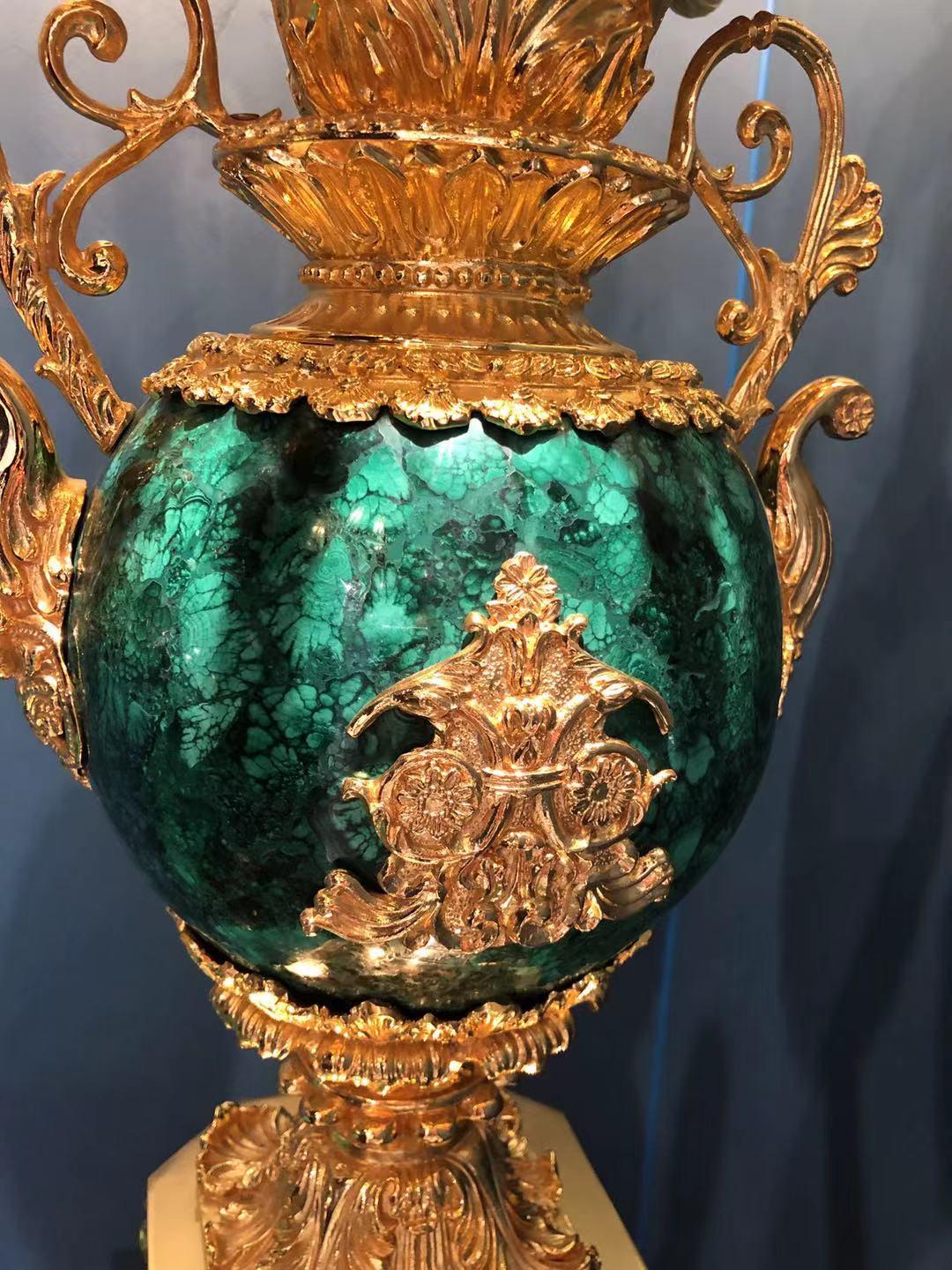 Chinois Lampe en bronze avec malachite par Artiss en vente