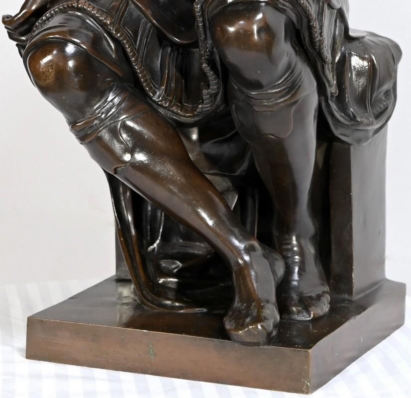 Escultura de bronce 