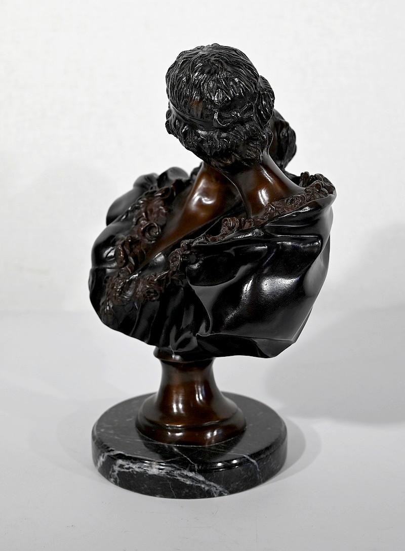 Bronze à patine brune représentant un couple s'embrassant passionnément.
Cette scène a été immortalisée par Jean-Antoine Houdon (1741-1828), surnommé 