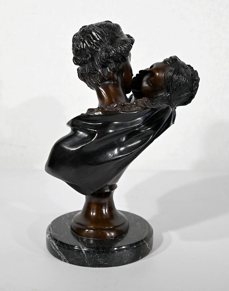 Français Sculpture en bronze La baiser donnée d'après J-A. Houdon - Fin du XIXe siècle en vente