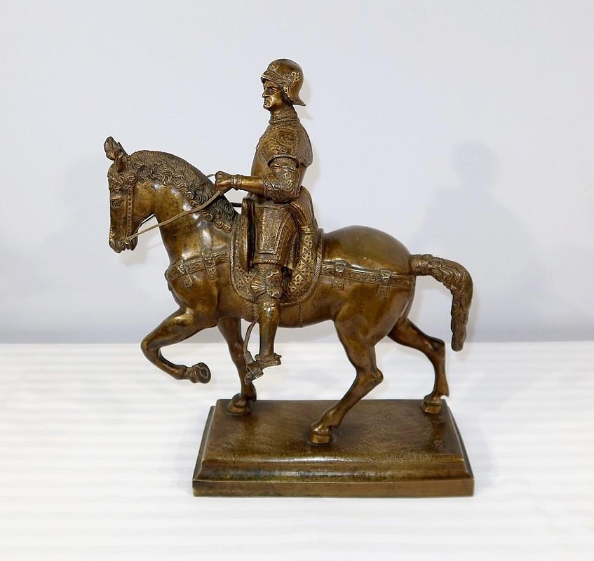 Belle sculpture en bronze à patine médaille représentant le Condottiere Bartolomeo Colleoni. Cette statue équestre en bronze se trouvait à l'origine sur le Campo dei Santi Giovanni e Paolo à Venise, en face de la basilique San Zanipolo. Elle est
