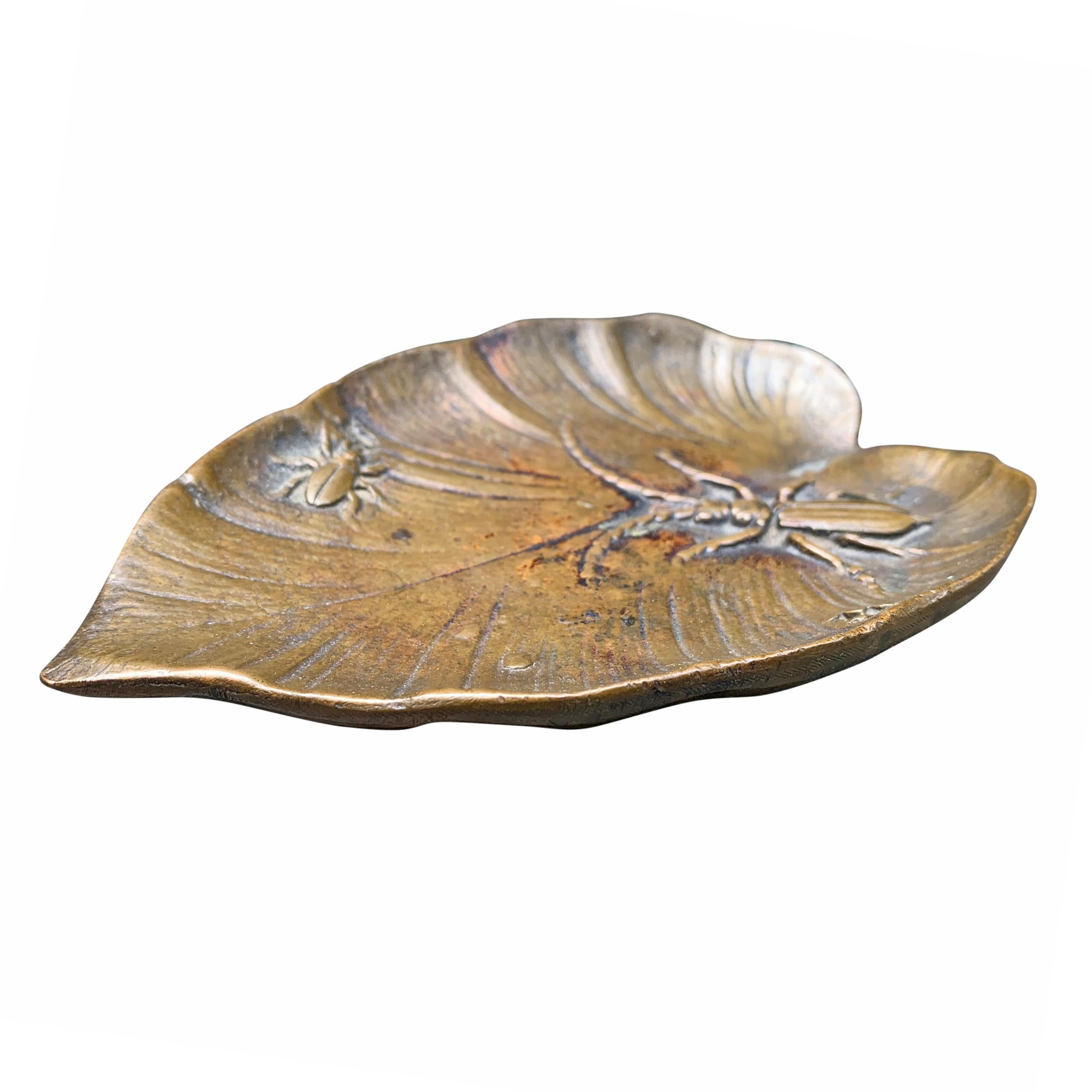 Bronze Leaf and Bug Dish In Good Condition In Chicago, IL