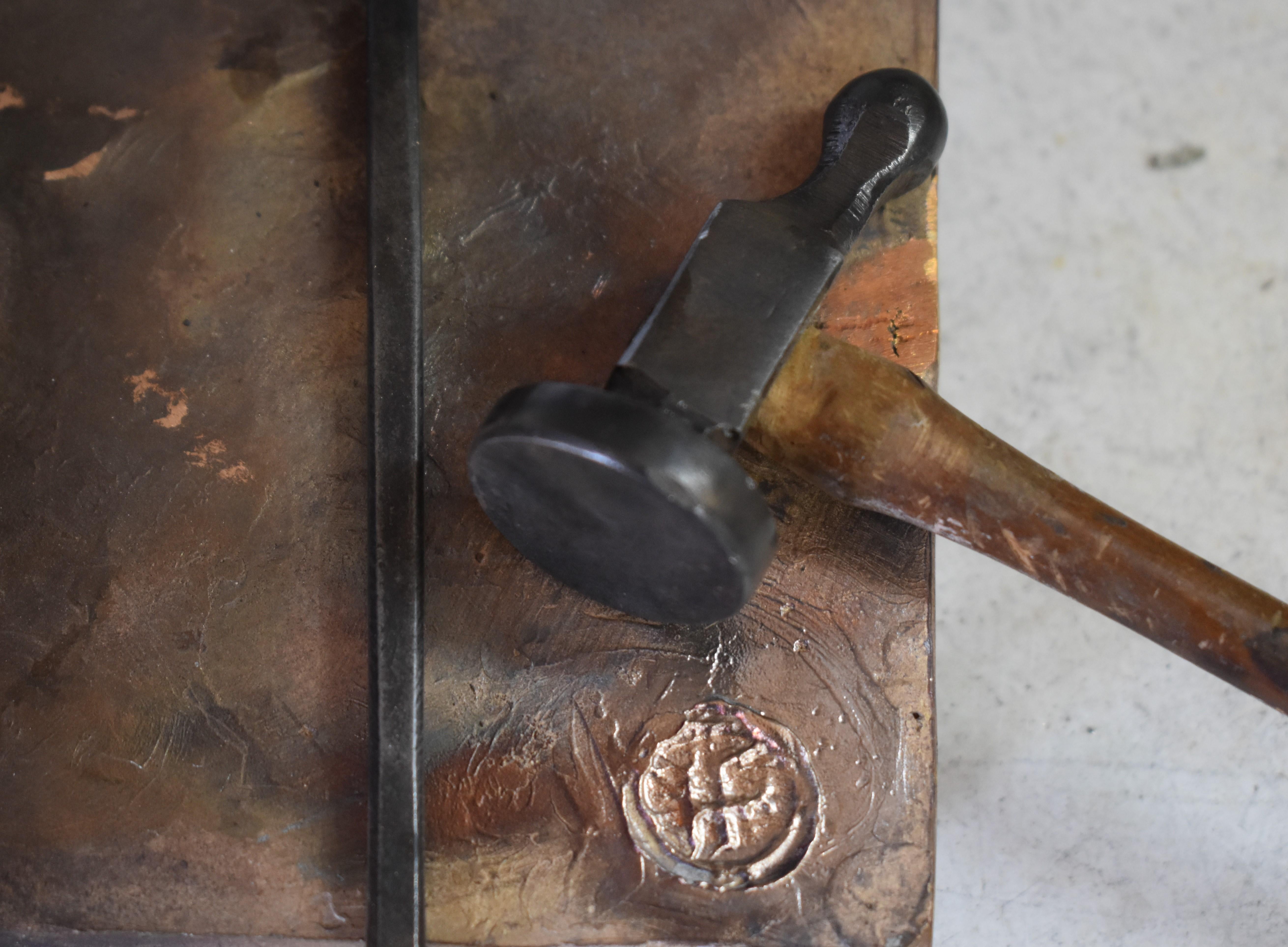 Bronzo Candelabro leopardato in bronzo in vendita