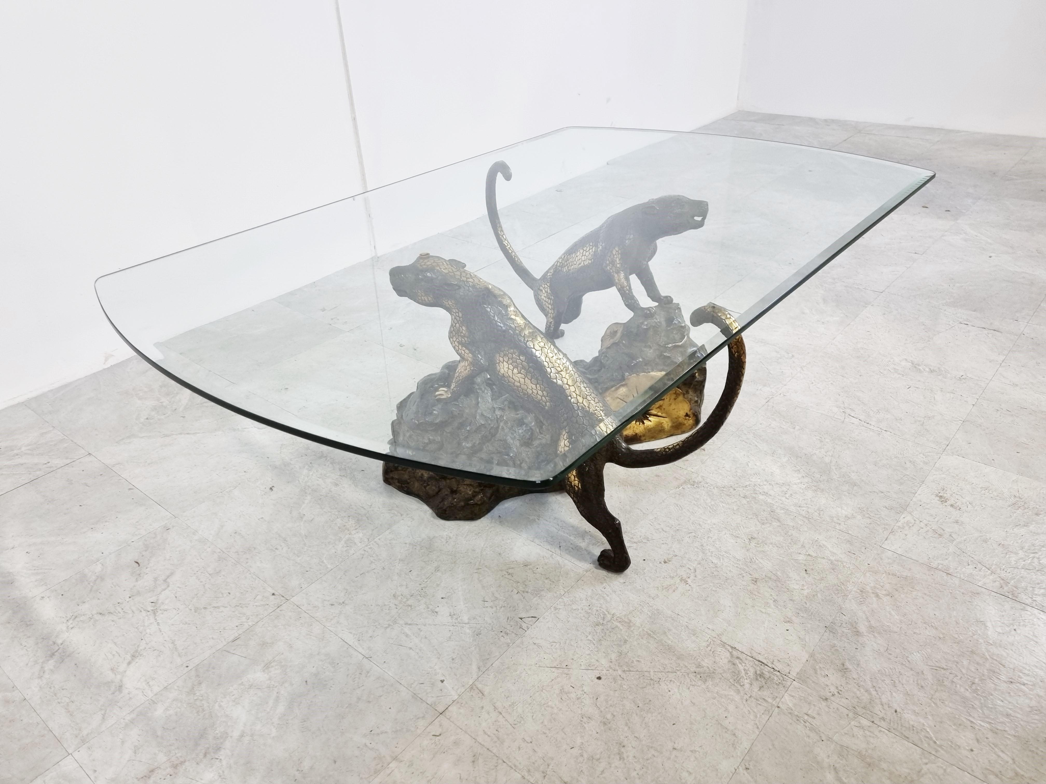 leopard table