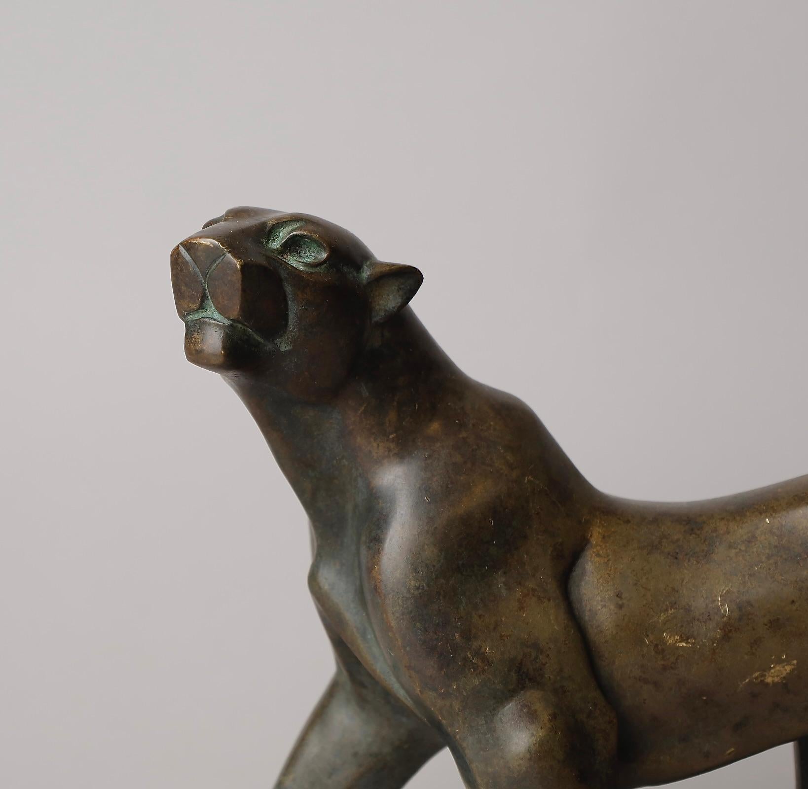 Japonais Sculpture léopard de l'artiste de Nitten Tsuda Eijyu (1915-2001) en vente
