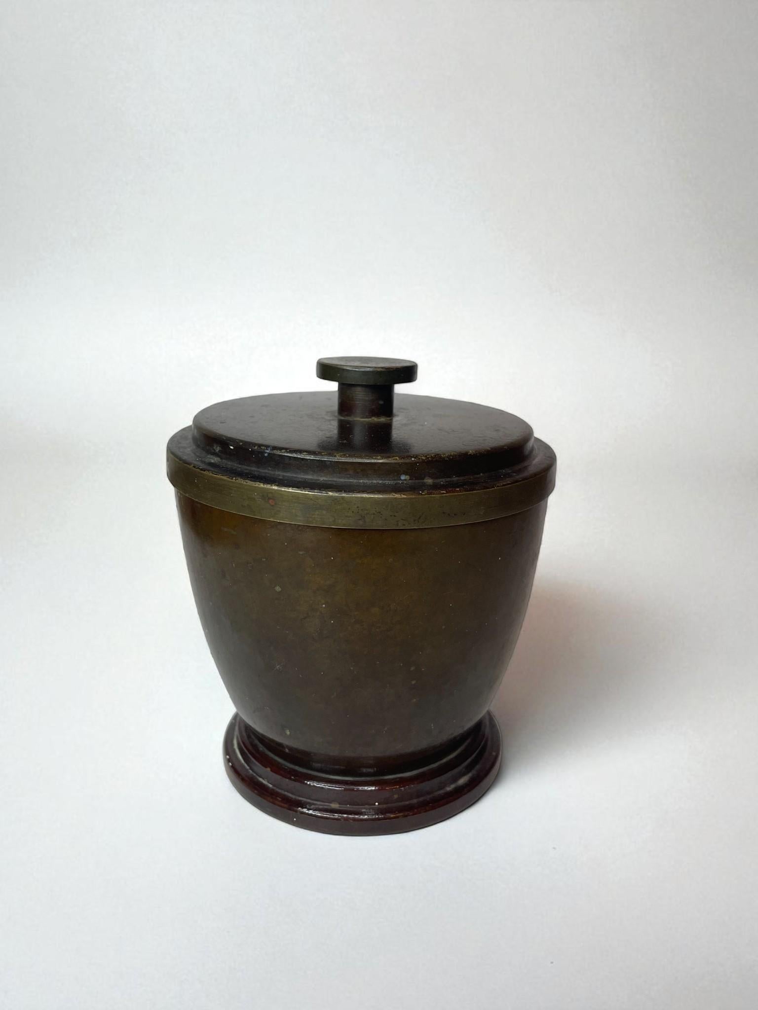 Art déco Jarre à couvercle en bronze par Ildfast, Danemark, années 1930 en vente