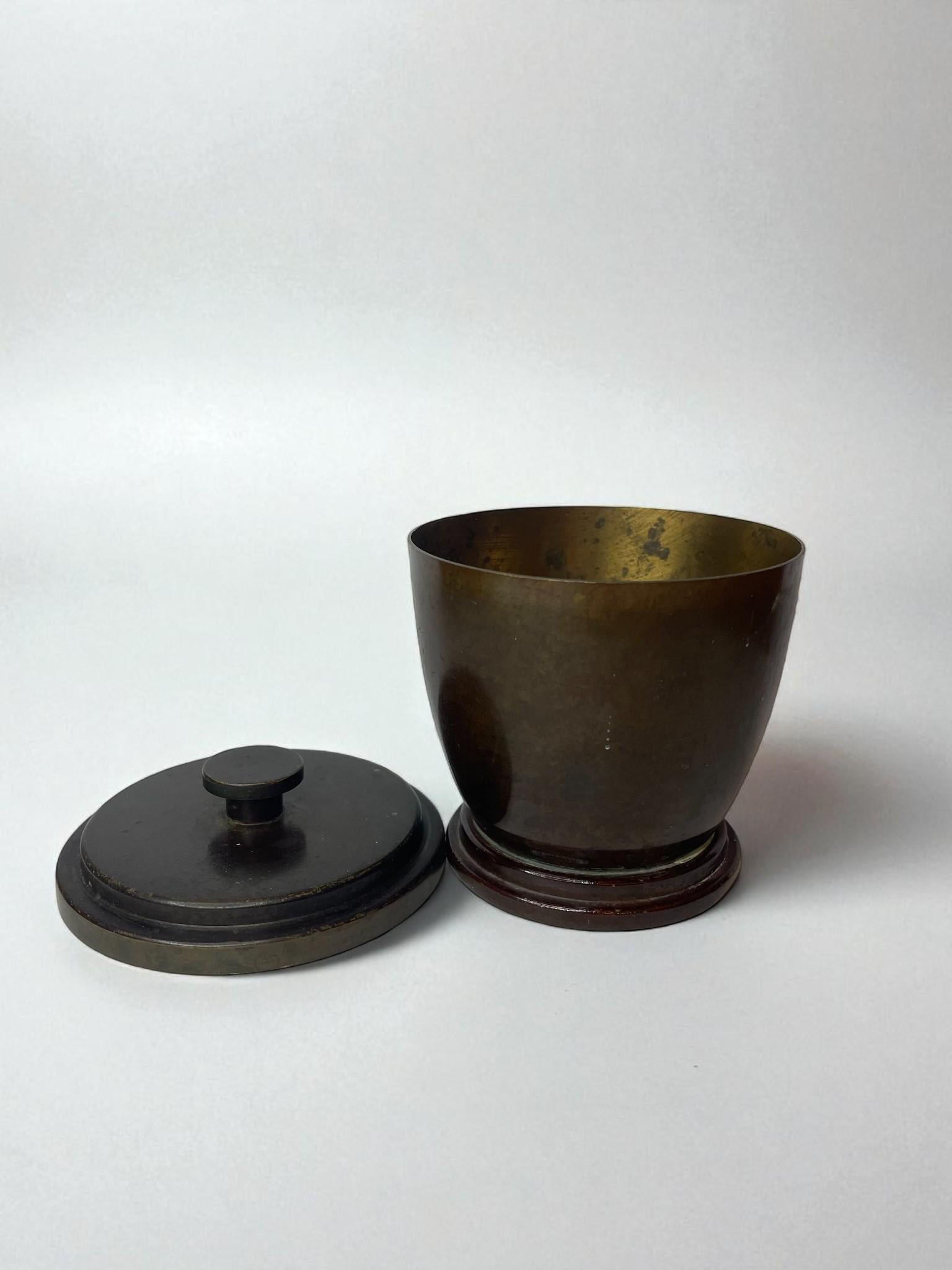 Jarre à couvercle en bronze par Ildfast, Danemark, années 1930 Bon état - En vente à Stockholm, SE
