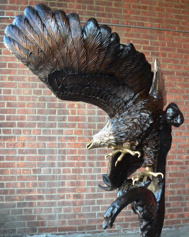 Statue d'aigle grandeur nature en bronze, « Flying Freedom » en vente 4