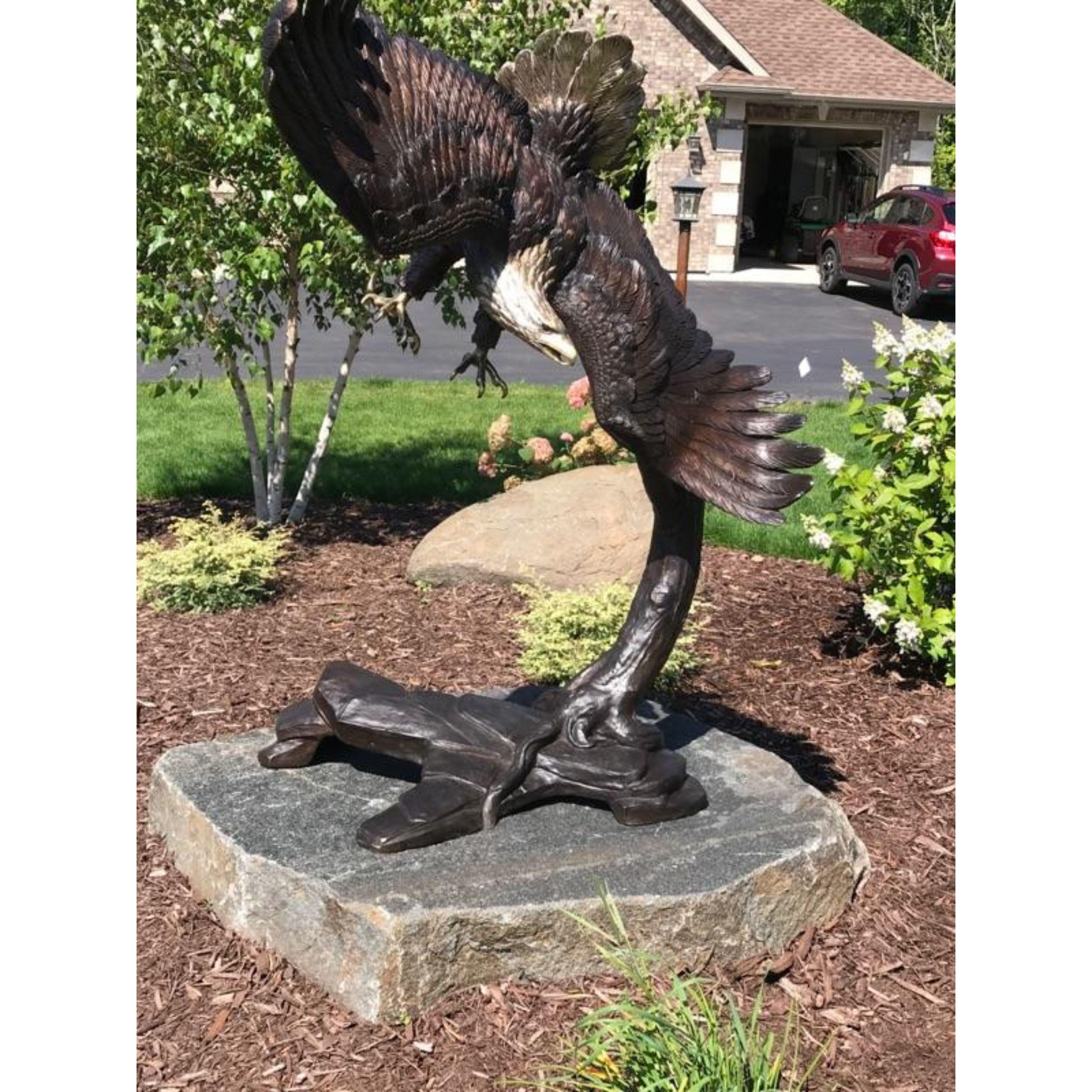 Statue d'aigle grandeur nature en bronze, « Flying Freedom » en vente 11