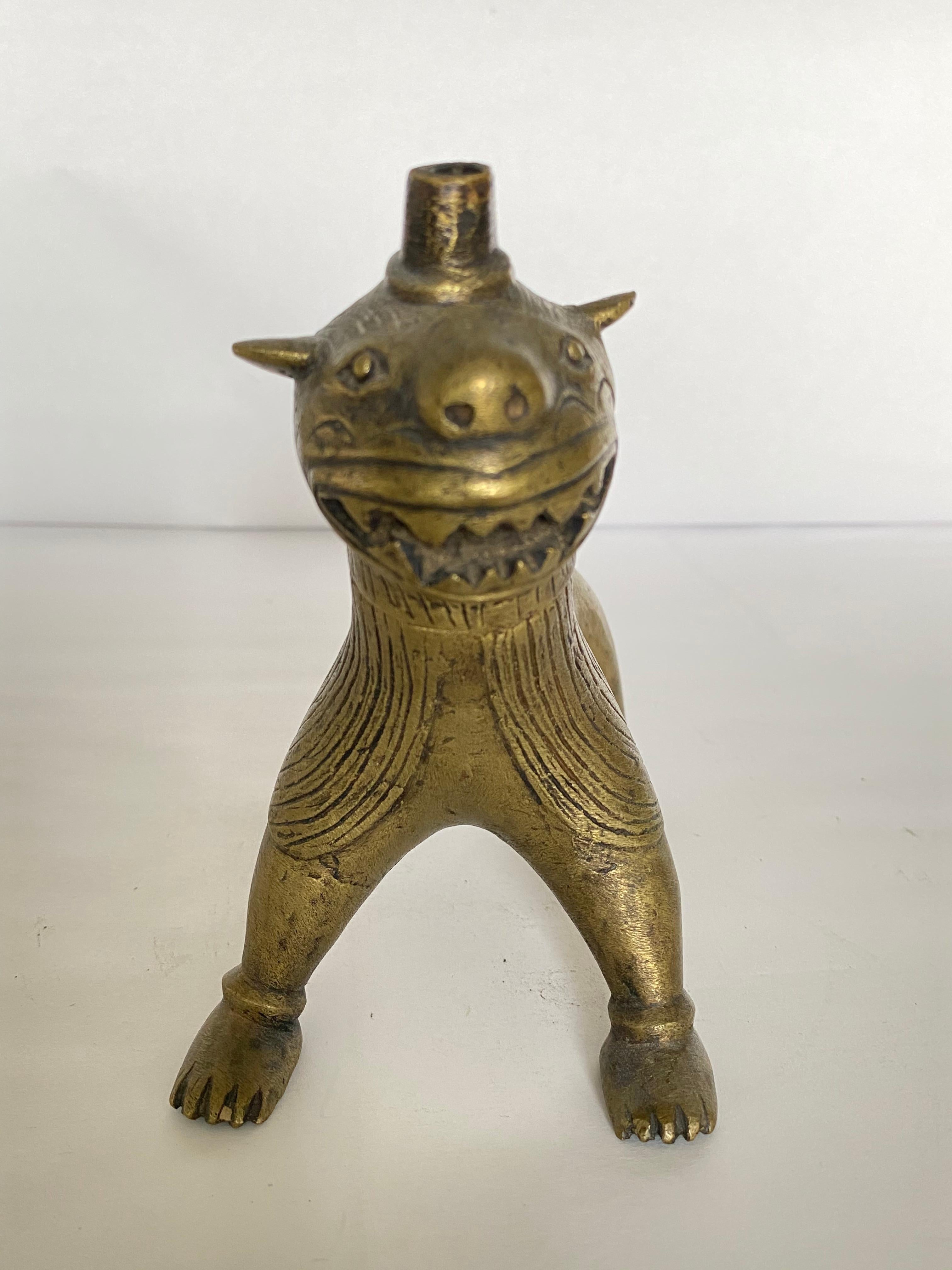 Bronzene Löwen-Öllampe:: Indien:: 19. Jahrhundert (Indisch) im Angebot