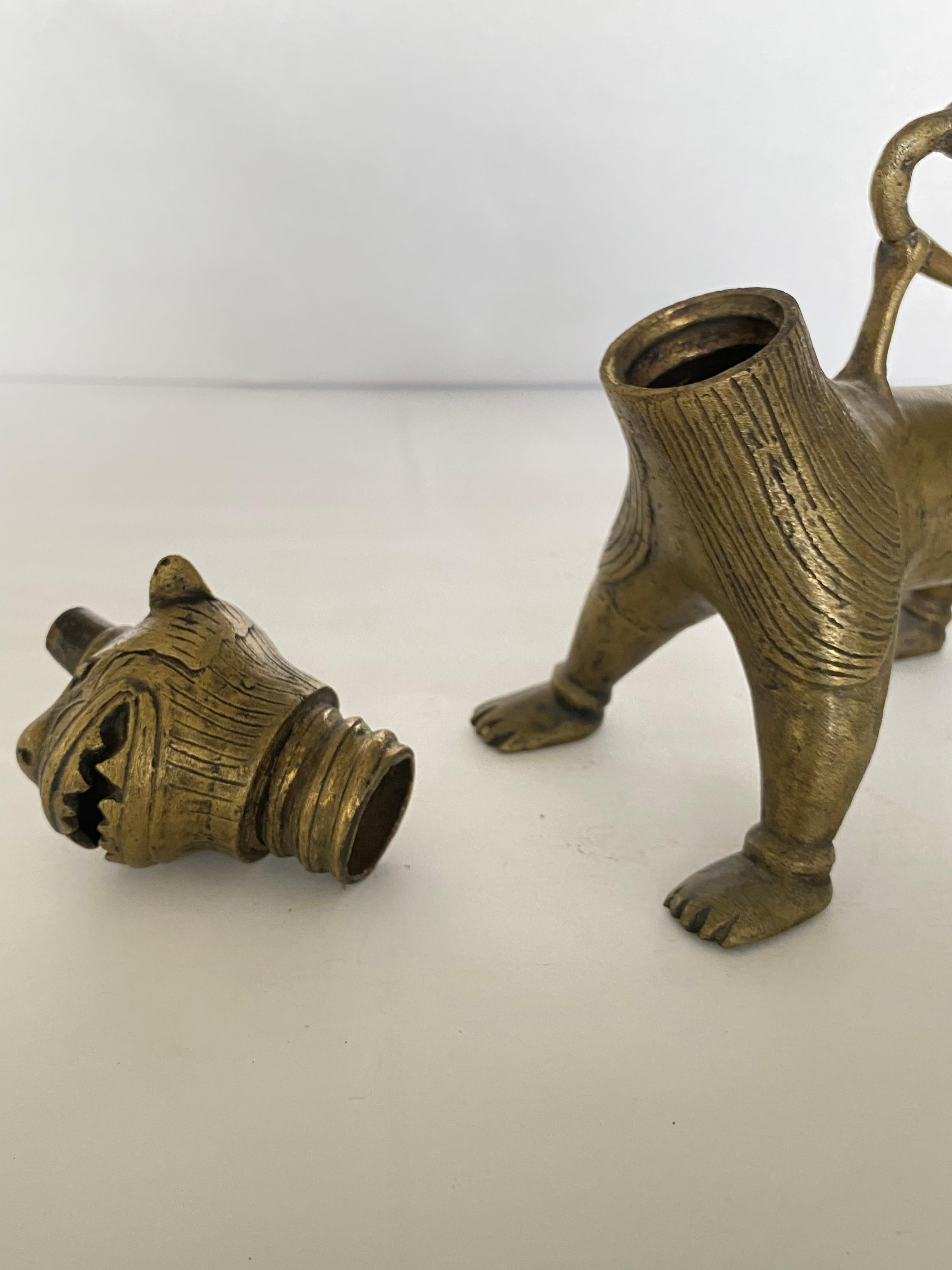 Cast Bronze Lion Oil Lamp, India, 19th Century For Sale