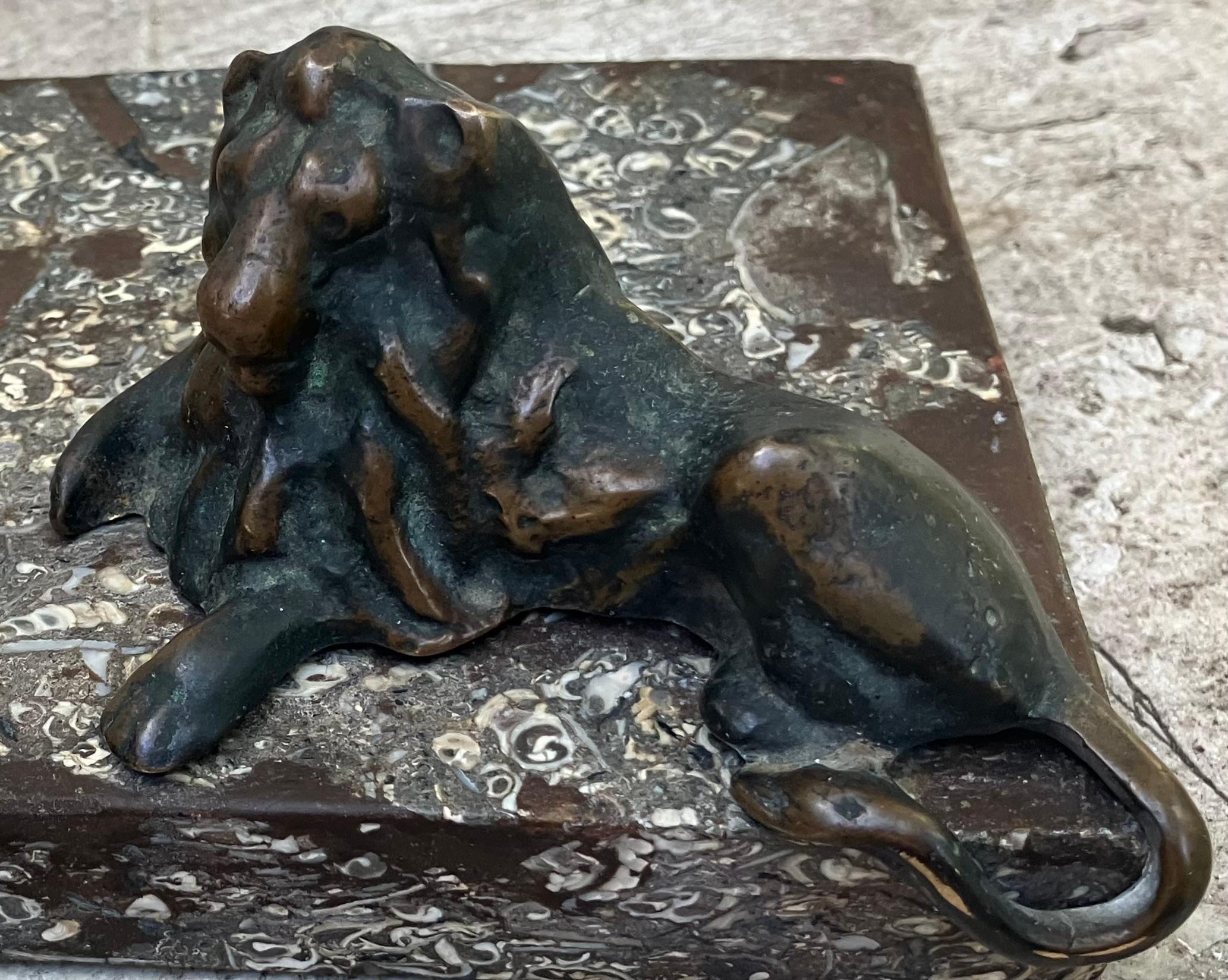 Bronze Lion on Marble Base Sculpture im Zustand „Gut“ im Angebot in New York, NY