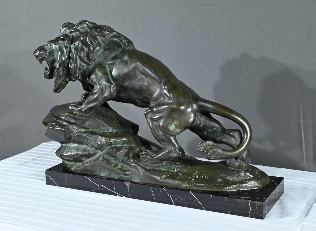 Brüllender Löwe aus Bronze, signiert Nerin - Anfang 20. (Französisch) im Angebot